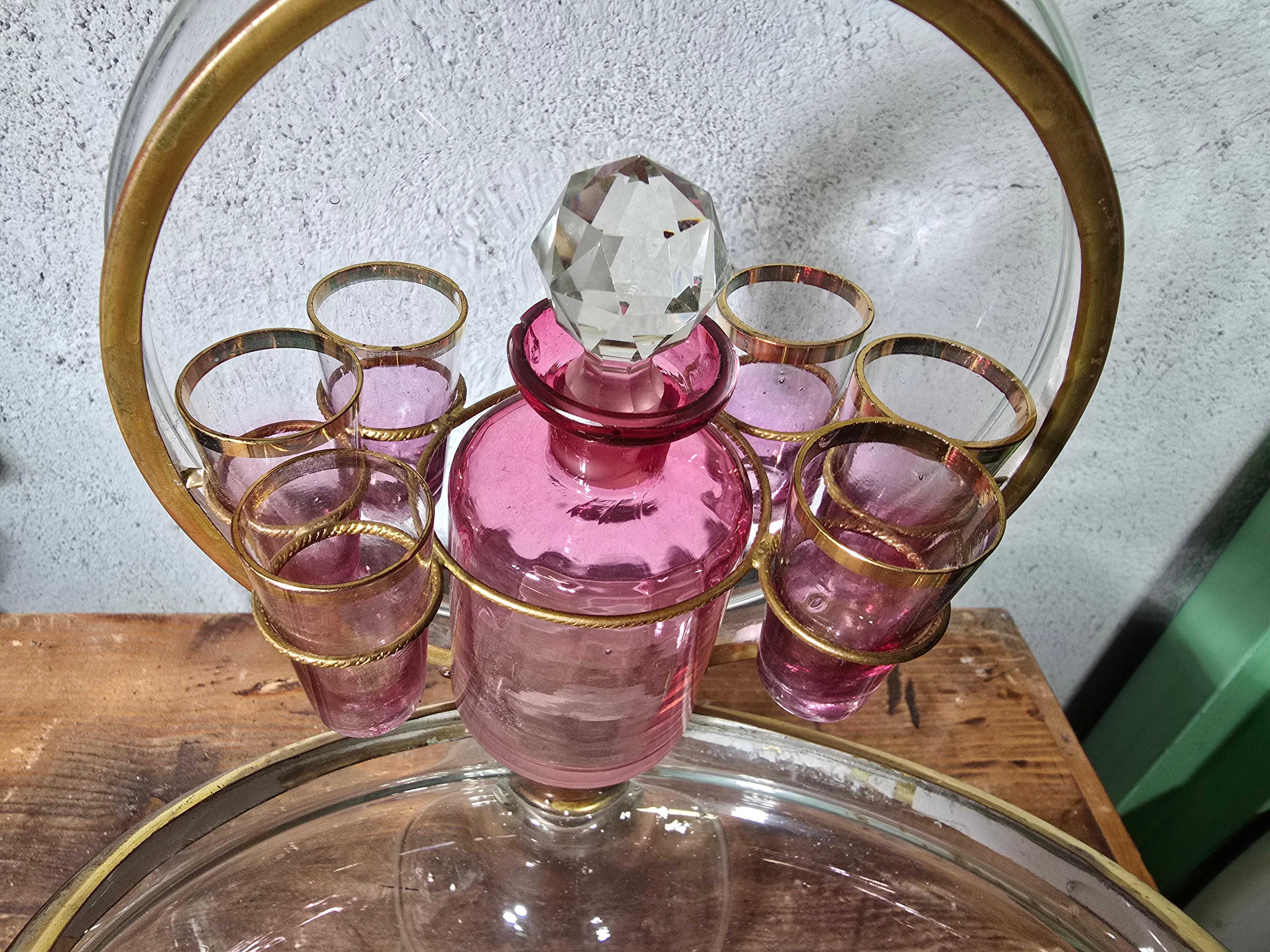 Milieu du XIXe siècle Carafe française du 19ème siècle en verre soufflé Dimensions : 35 x 19 x 10 cm en vente