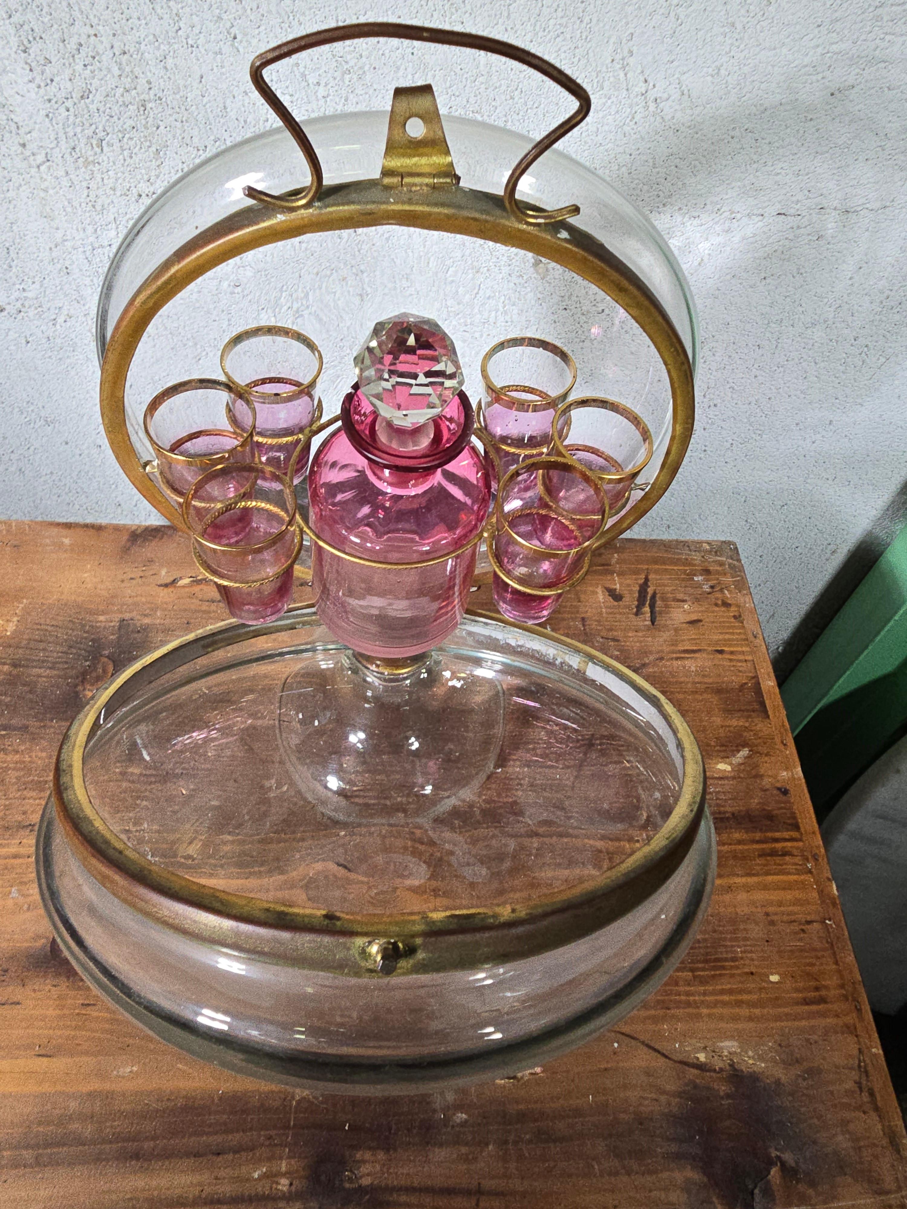 Verre de Murano Carafe française du 19ème siècle en verre soufflé Dimensions : 35 x 19 x 10 cm en vente