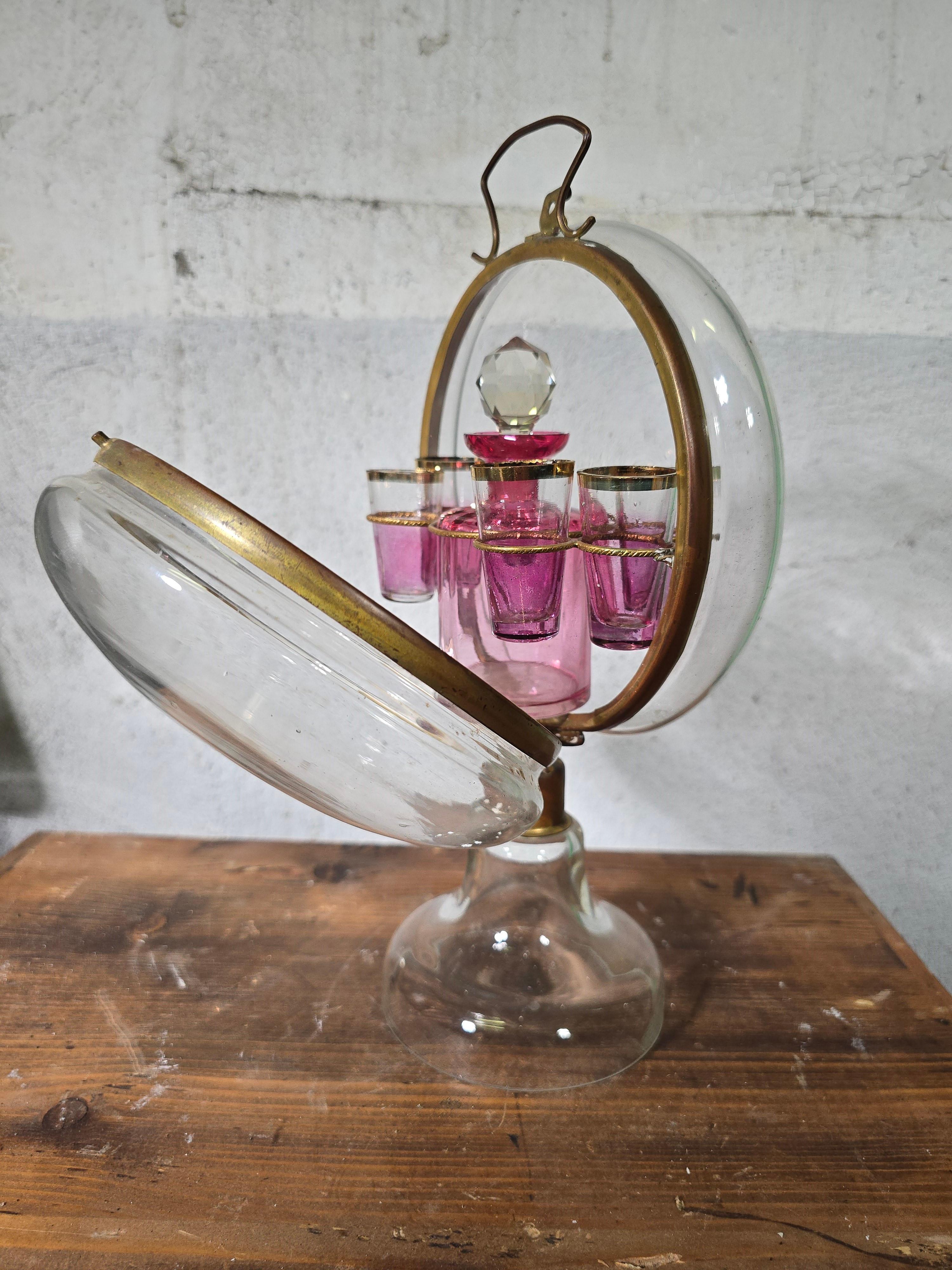 Carafe française du 19ème siècle en verre soufflé Dimensions : 35 x 19 x 10 cm en vente 1