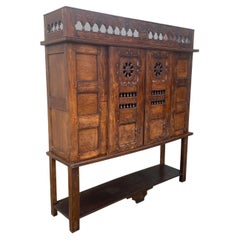 Armoire bretonne du 19ème siècle en clous vernis français