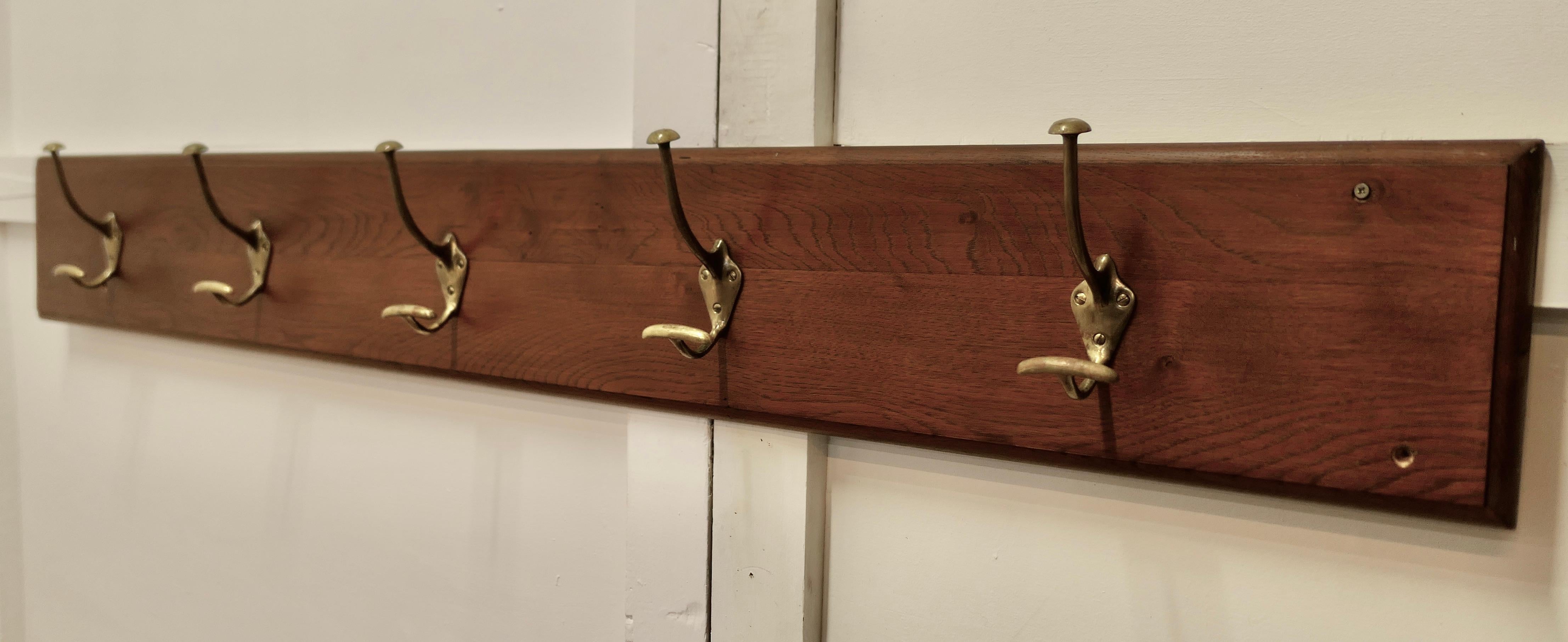 19th century French Long Oak 5 Double Peg Coat Rack

Plain and Simple, a piece of solid oak with 5 large brass Coat pegs on a 72” frame

The rail is 72” long and 9” high 
MS87.