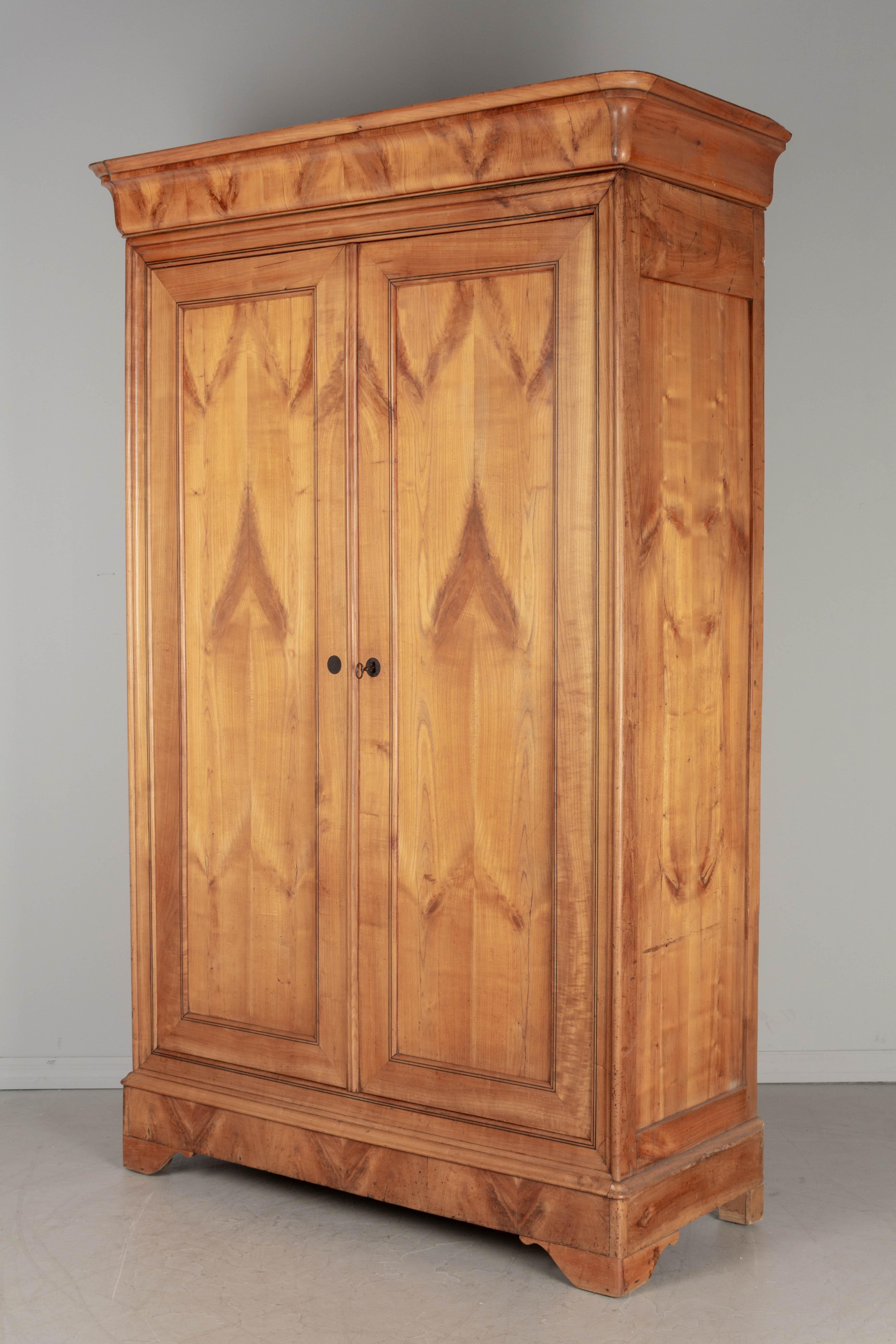 armoire en pitchpin du 19ème siècle