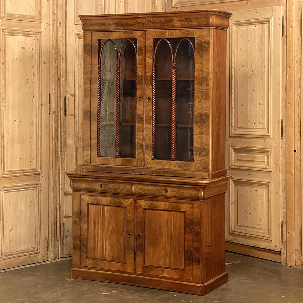 19th Century French Louis Philippe Bookcase in Flame Mahogany In Good Condition In Dallas, TX