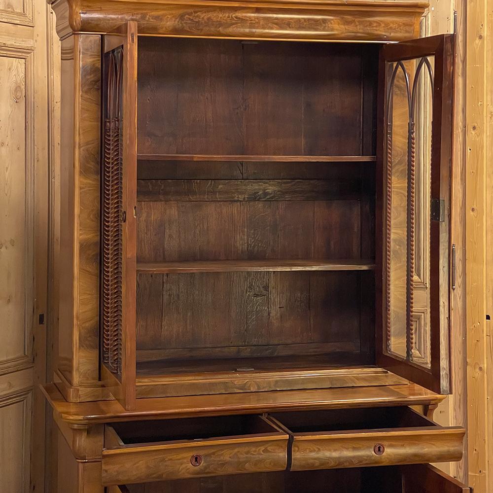 19th Century French Louis Philippe Bookcase in Flame Mahogany For Sale 3