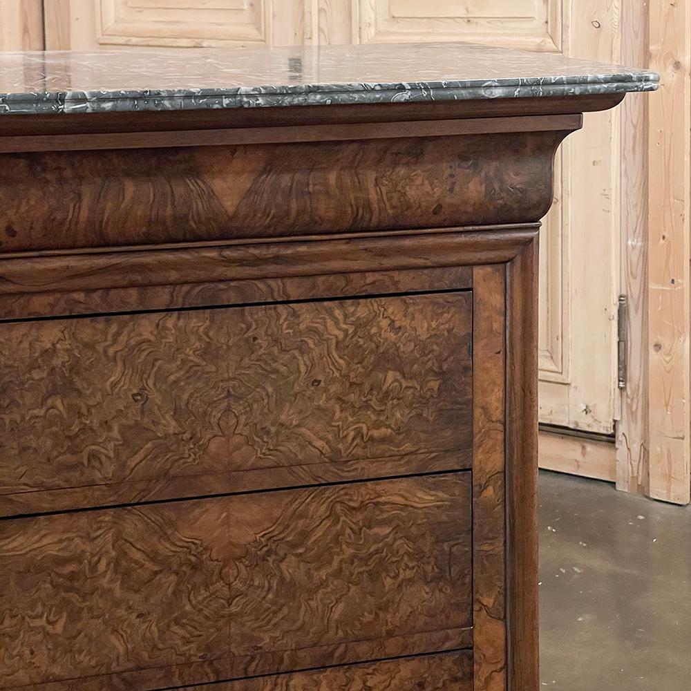 Marbre Commode en ronce de noyer Louis Philippe du 19e siècle avec dessus en marbre en vente