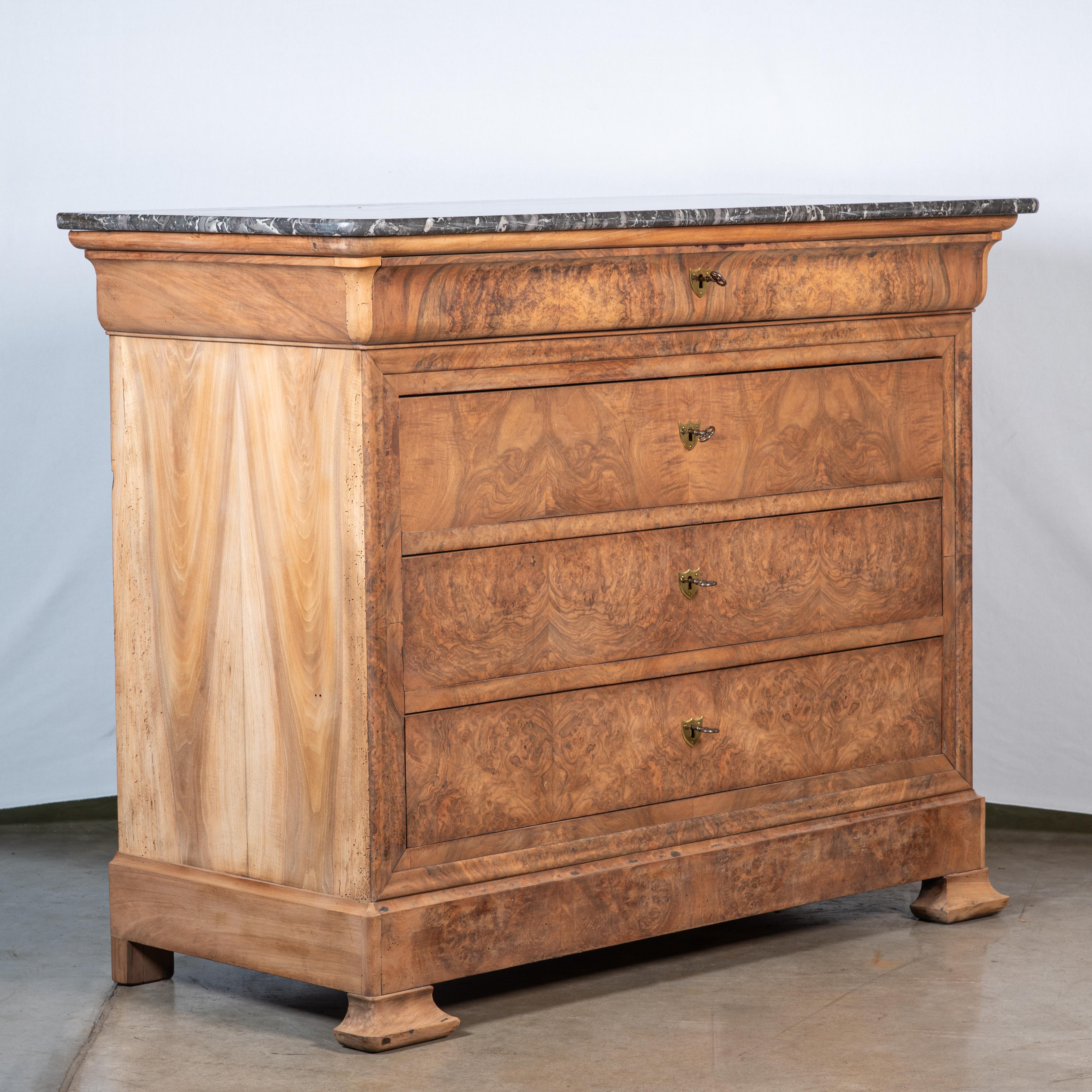 19th Century French Louis Philippe Burl Walnut Veneer Commode In Good Condition For Sale In San Antonio, TX