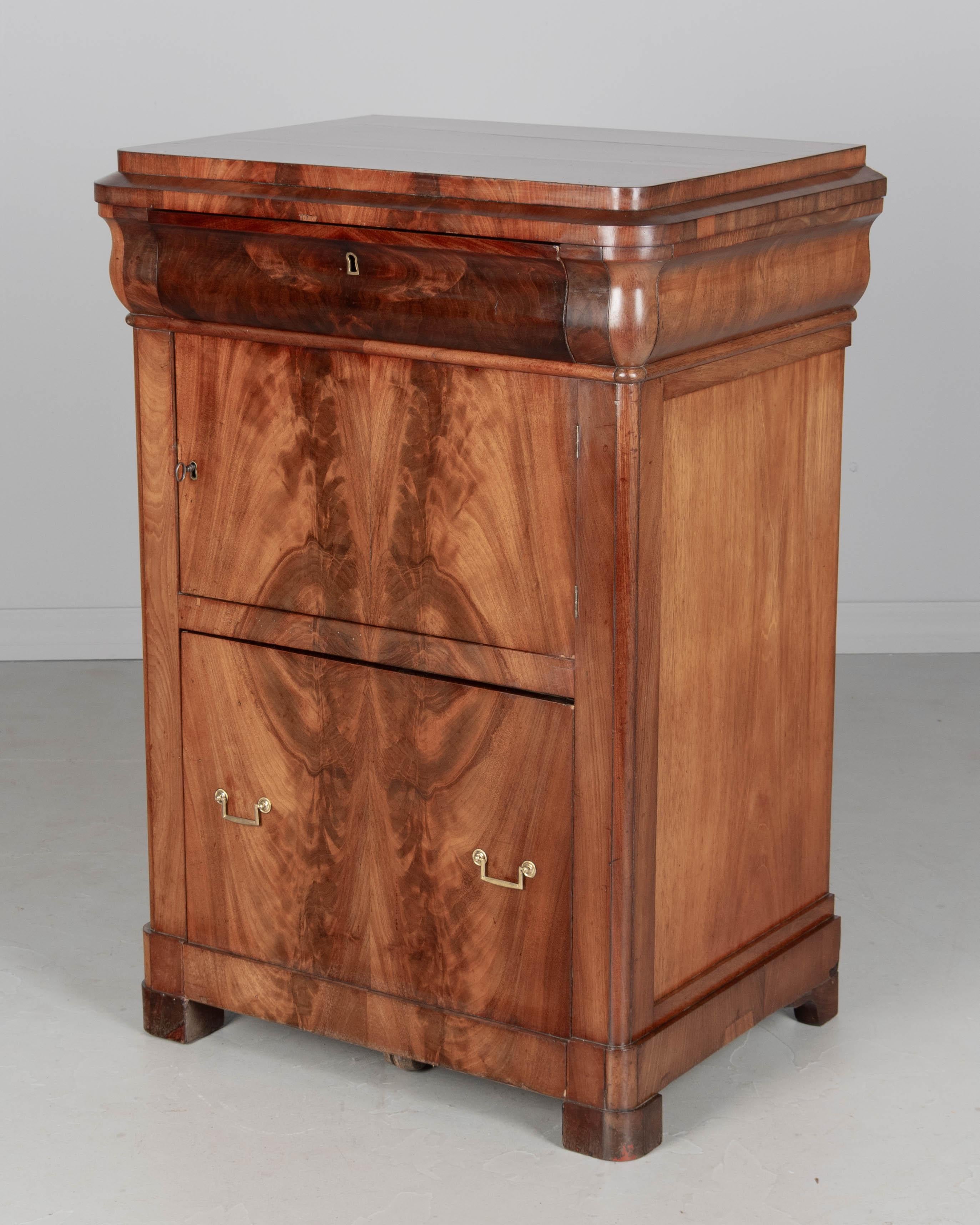 Cabinet o stand Louis Philippe francese del XIX secolo in vendita 3