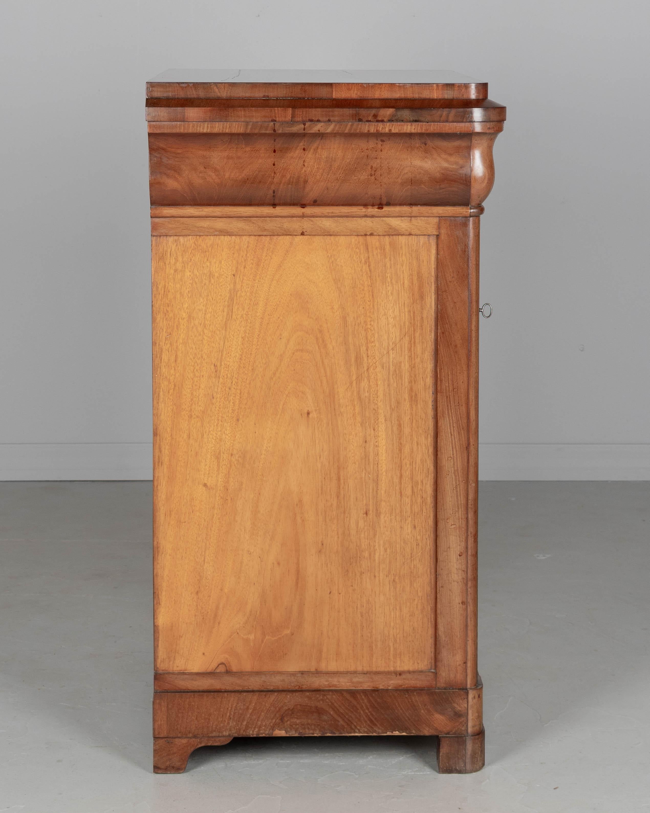 Cabinet o stand Louis Philippe francese del XIX secolo in vendita 6