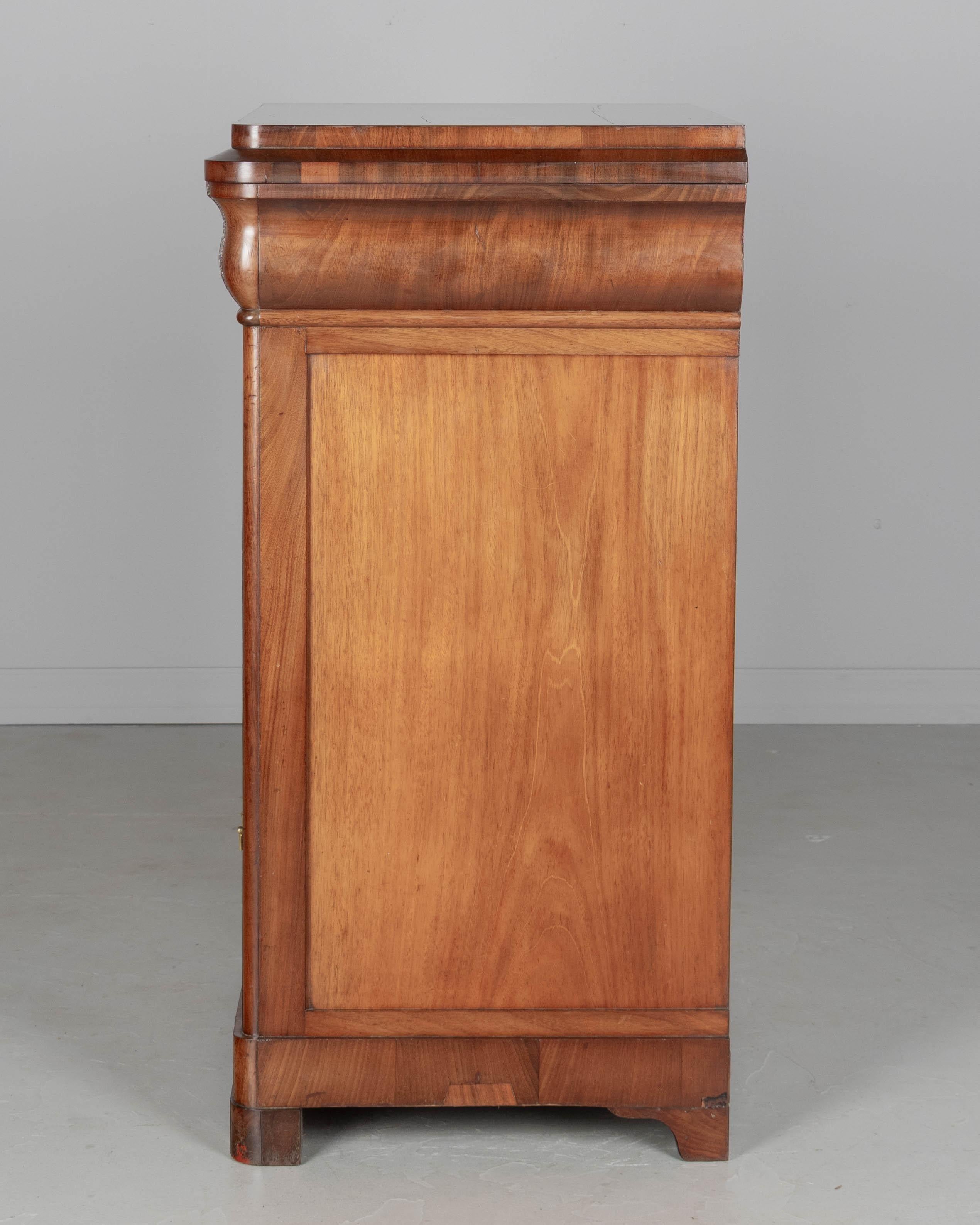 Cabinet o stand Louis Philippe francese del XIX secolo in vendita 7