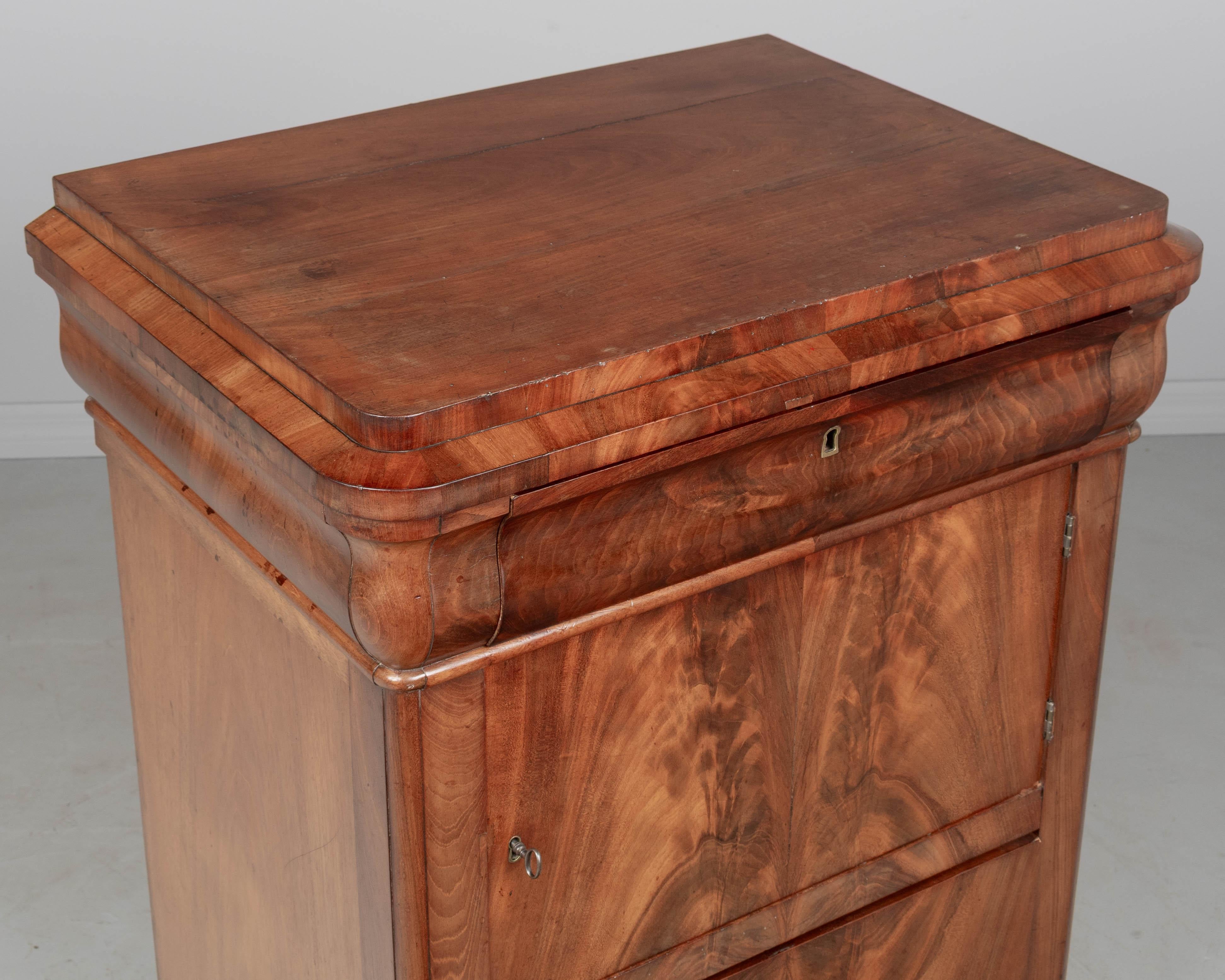 Cabinet o stand Louis Philippe francese del XIX secolo in vendita 9