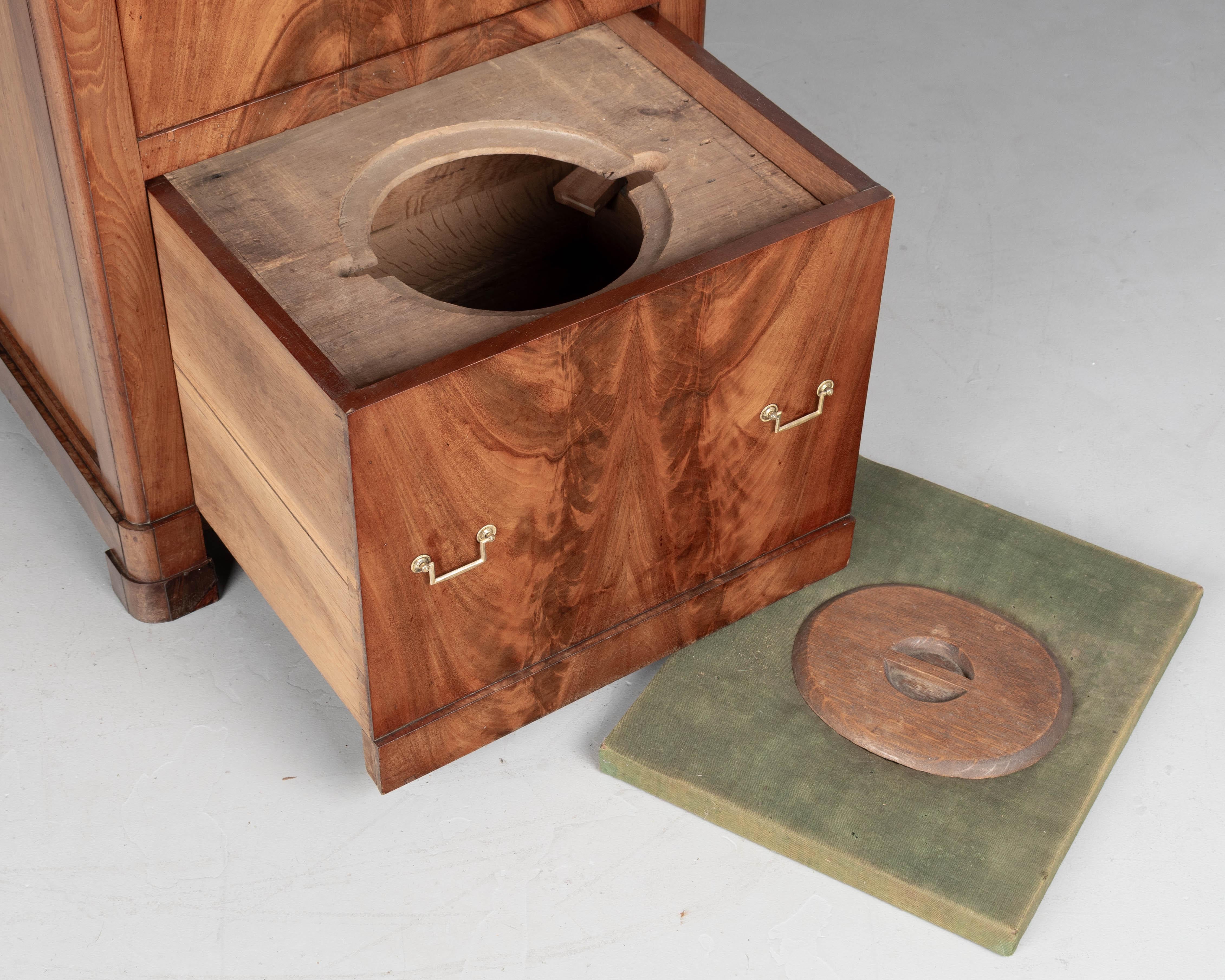 Cabinet o stand Louis Philippe francese del XIX secolo In condizioni buone in vendita a Winter Park, FL