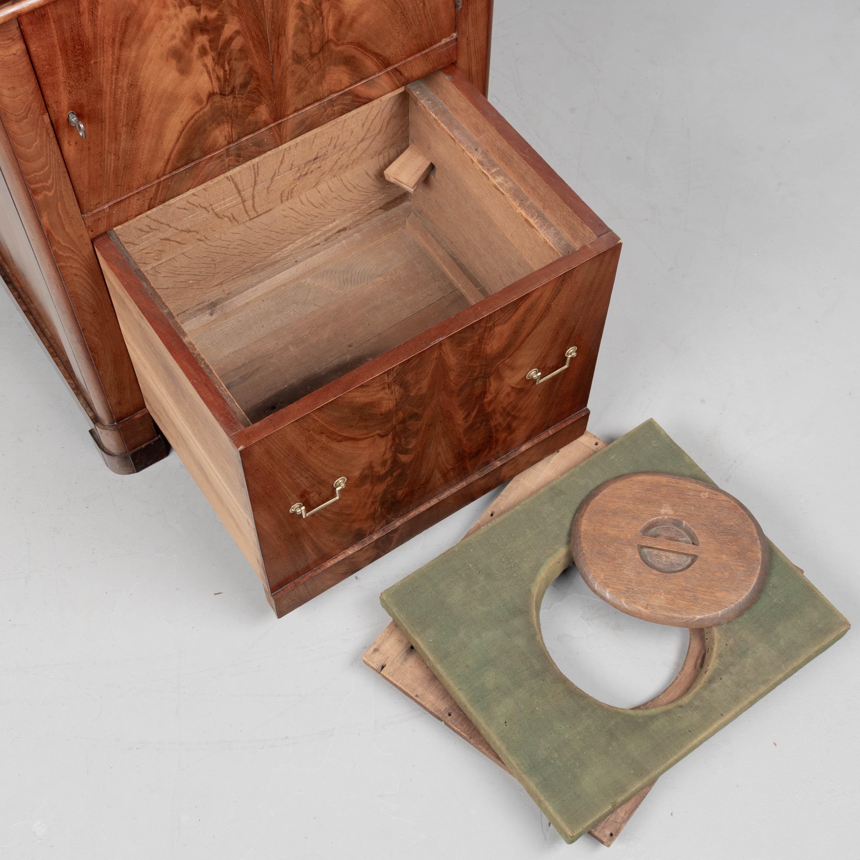 Ottone Cabinet o stand Louis Philippe francese del XIX secolo in vendita