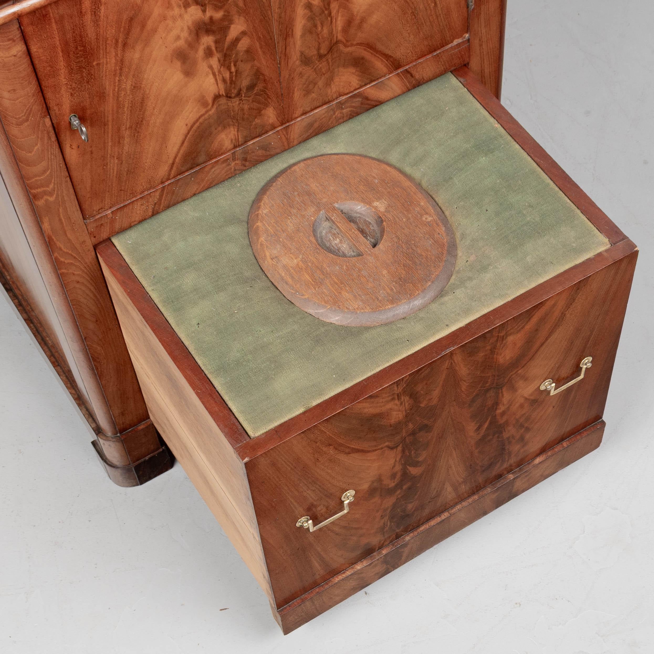 Cabinet o stand Louis Philippe francese del XIX secolo in vendita 1