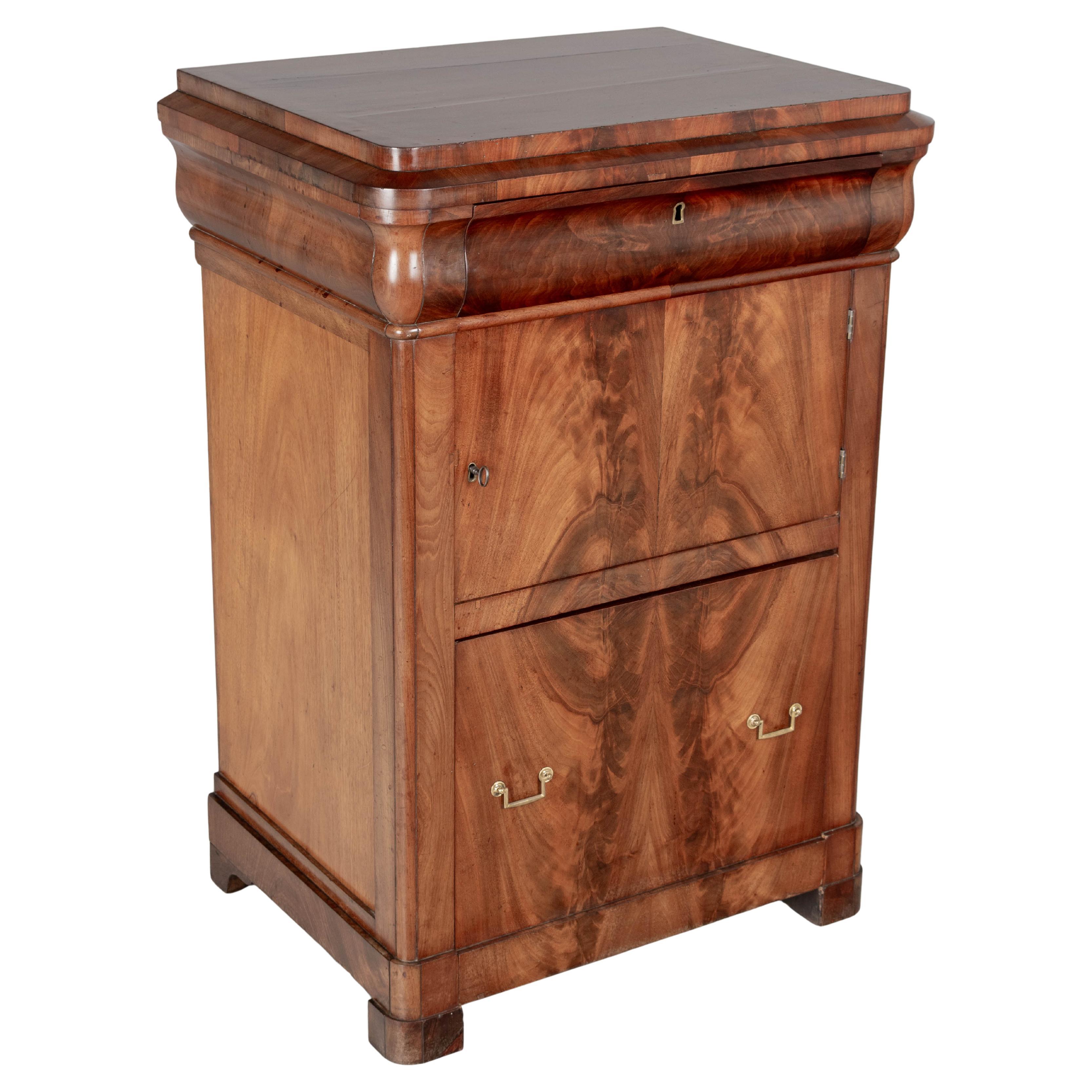 Cabinet o stand Louis Philippe francese del XIX secolo