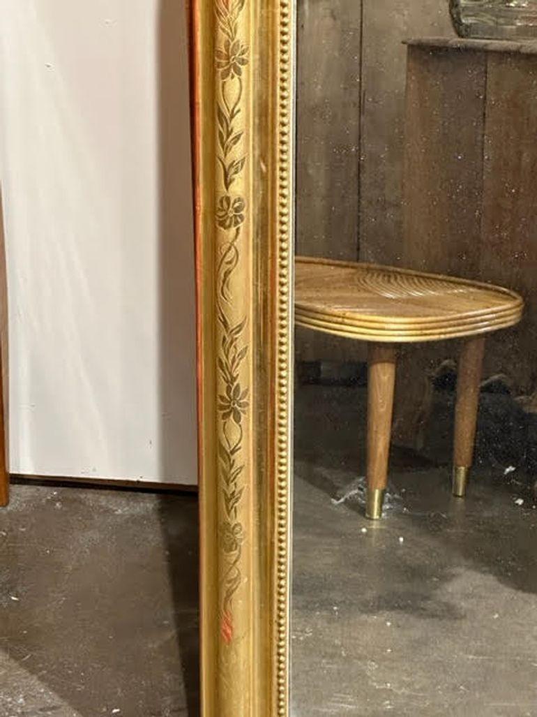 19th Century French Louis Philippe Carved and Giltwood Mirror with Crest For Sale 1