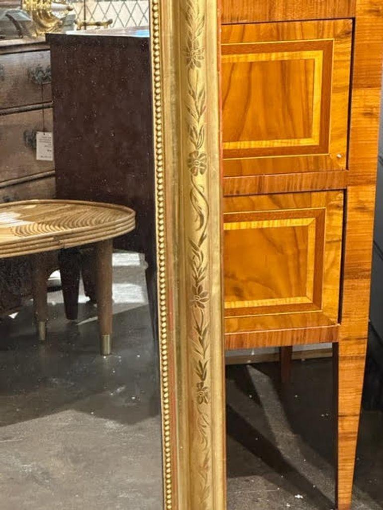19th Century French Louis Philippe Carved and Giltwood Mirror with Crest For Sale 2
