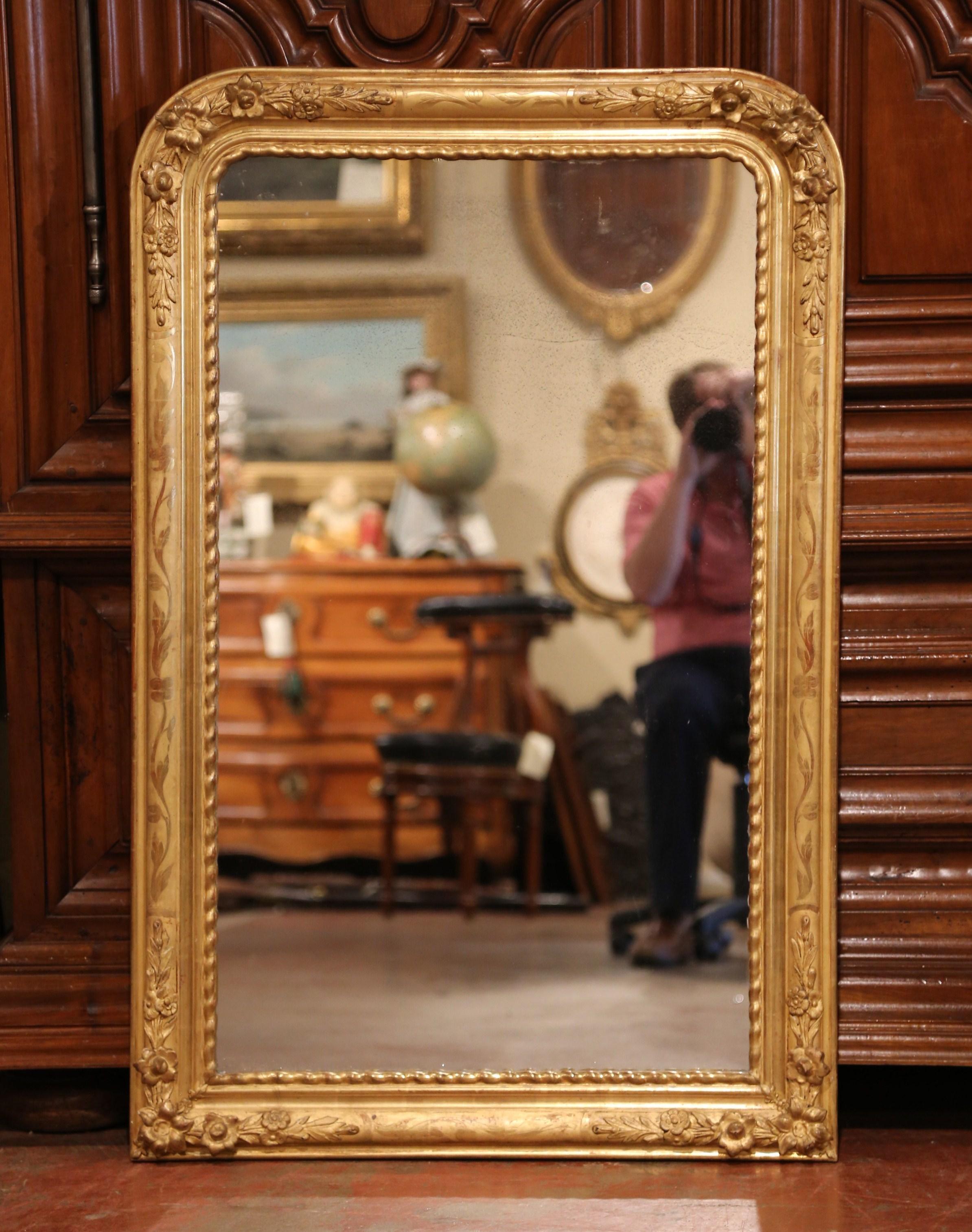 19th Century French Louis Philippe Carved Giltwood Mirror with Floral Decor In Excellent Condition In Dallas, TX