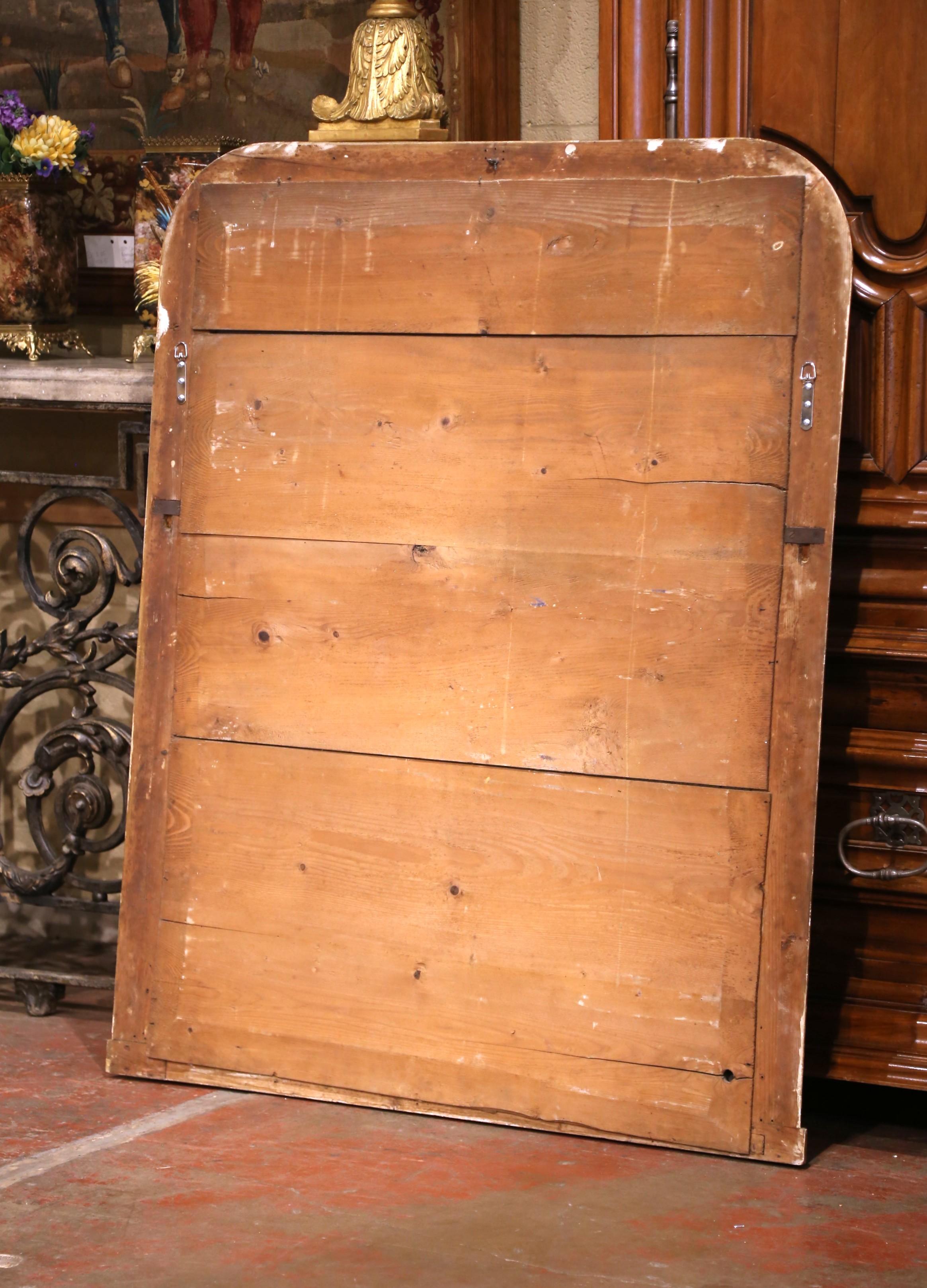 Verre mercuré Miroir de cheminée Louis Philippe du 19ème siècle en bois doré sculpté avec décor de perles en vente
