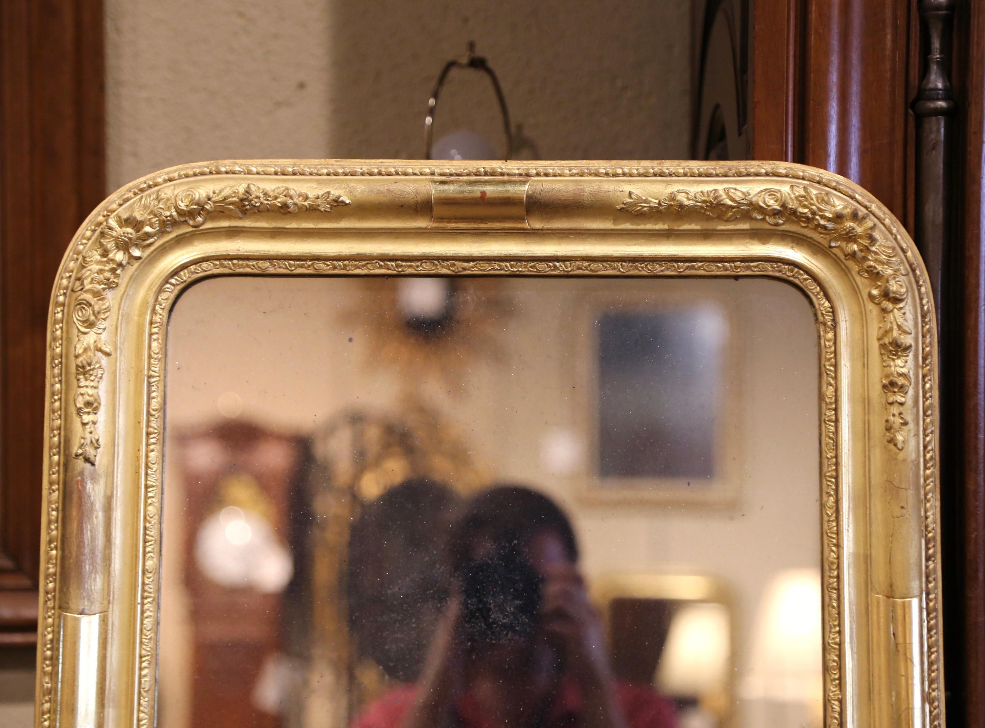 19th Century French Louis Philippe Carved Giltwood Mirror with Floral Decor In Excellent Condition In Dallas, TX