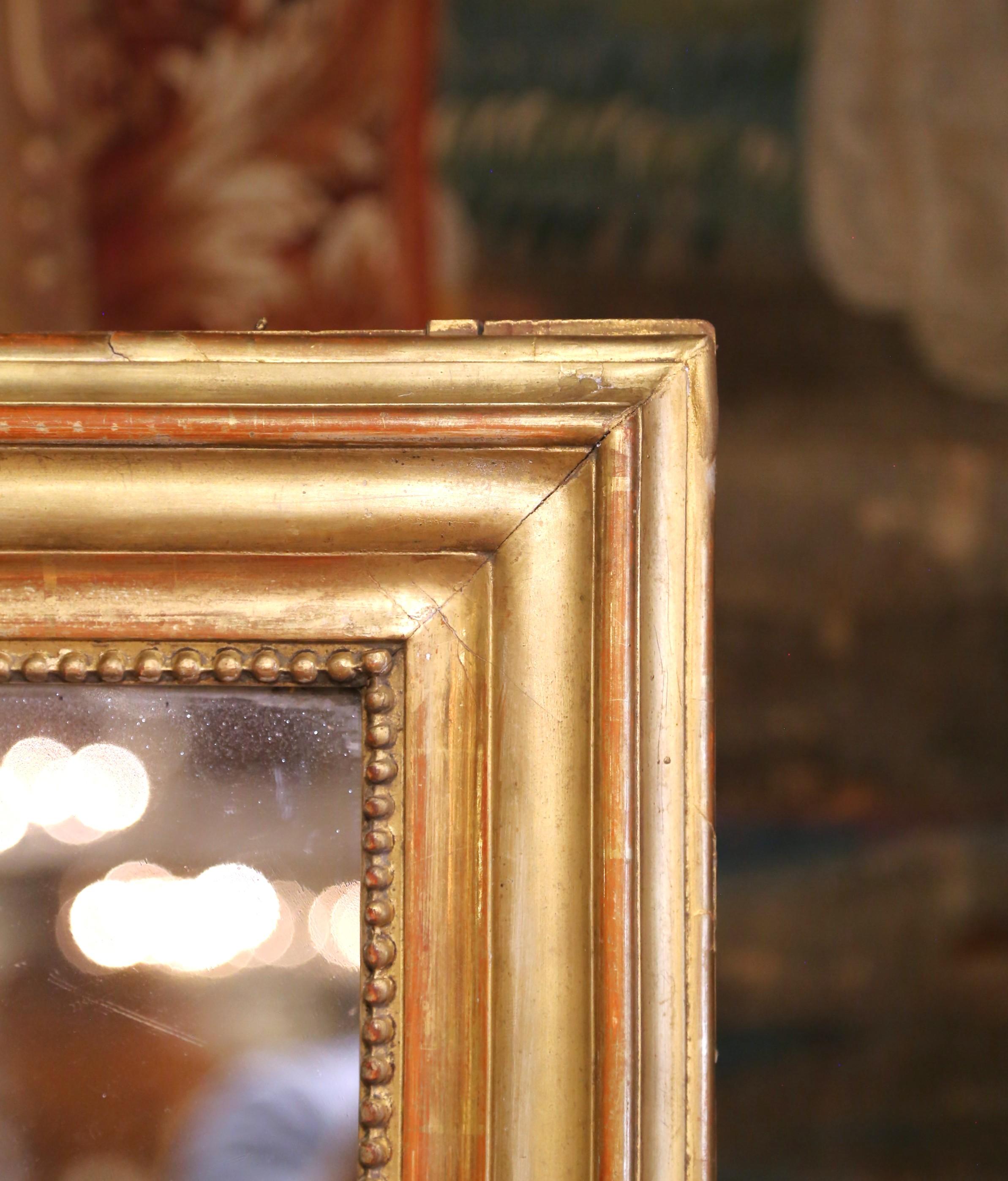 19. Jahrhundert Französisch Louis Philippe geschnitzt Giltwood Wandspiegel mit Perlen trimmen (Vergoldet) im Angebot