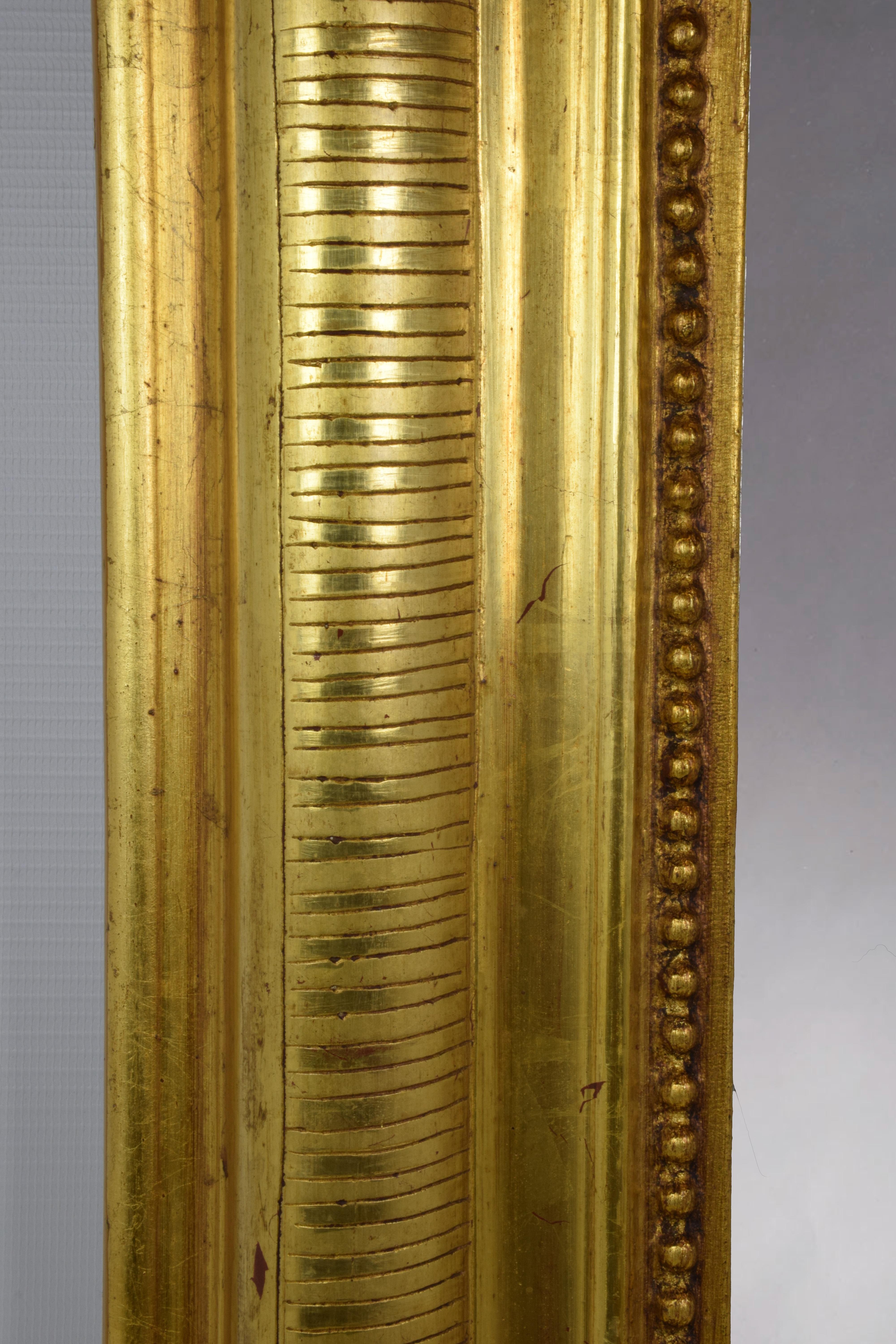 Specchio da parete dorato intagliato francese Louis Philippe del XIX secolo In condizioni buone a Prato, IT