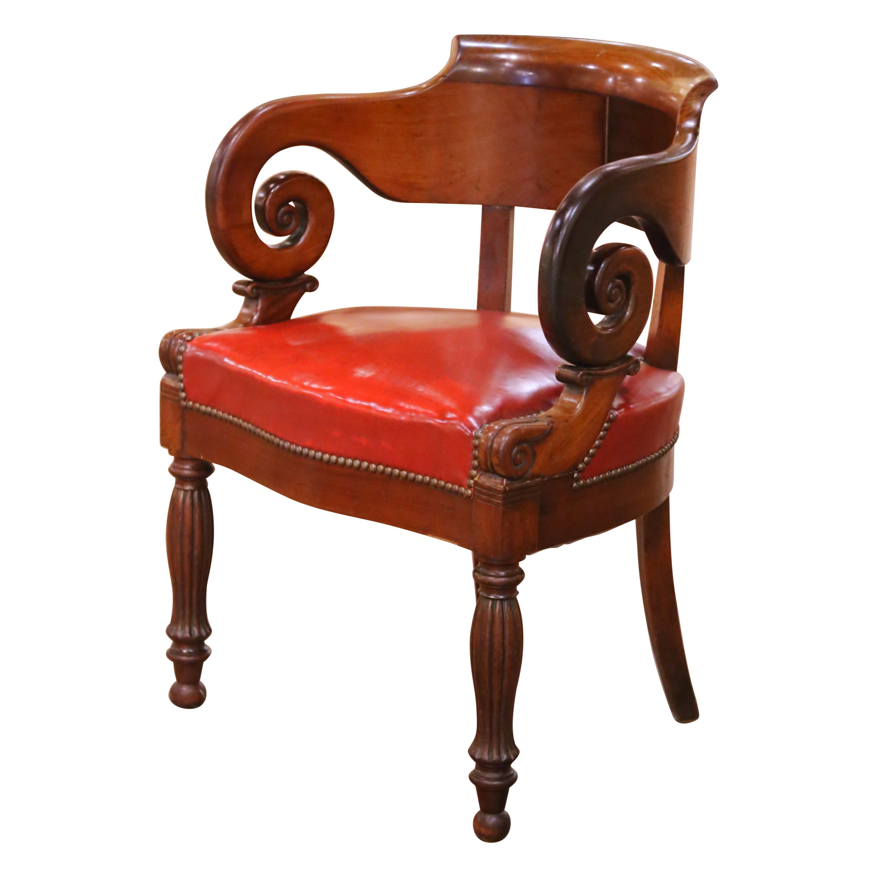 Sillón de escritorio francés Louis Philippe del siglo XIX de nogal tallado y cuero