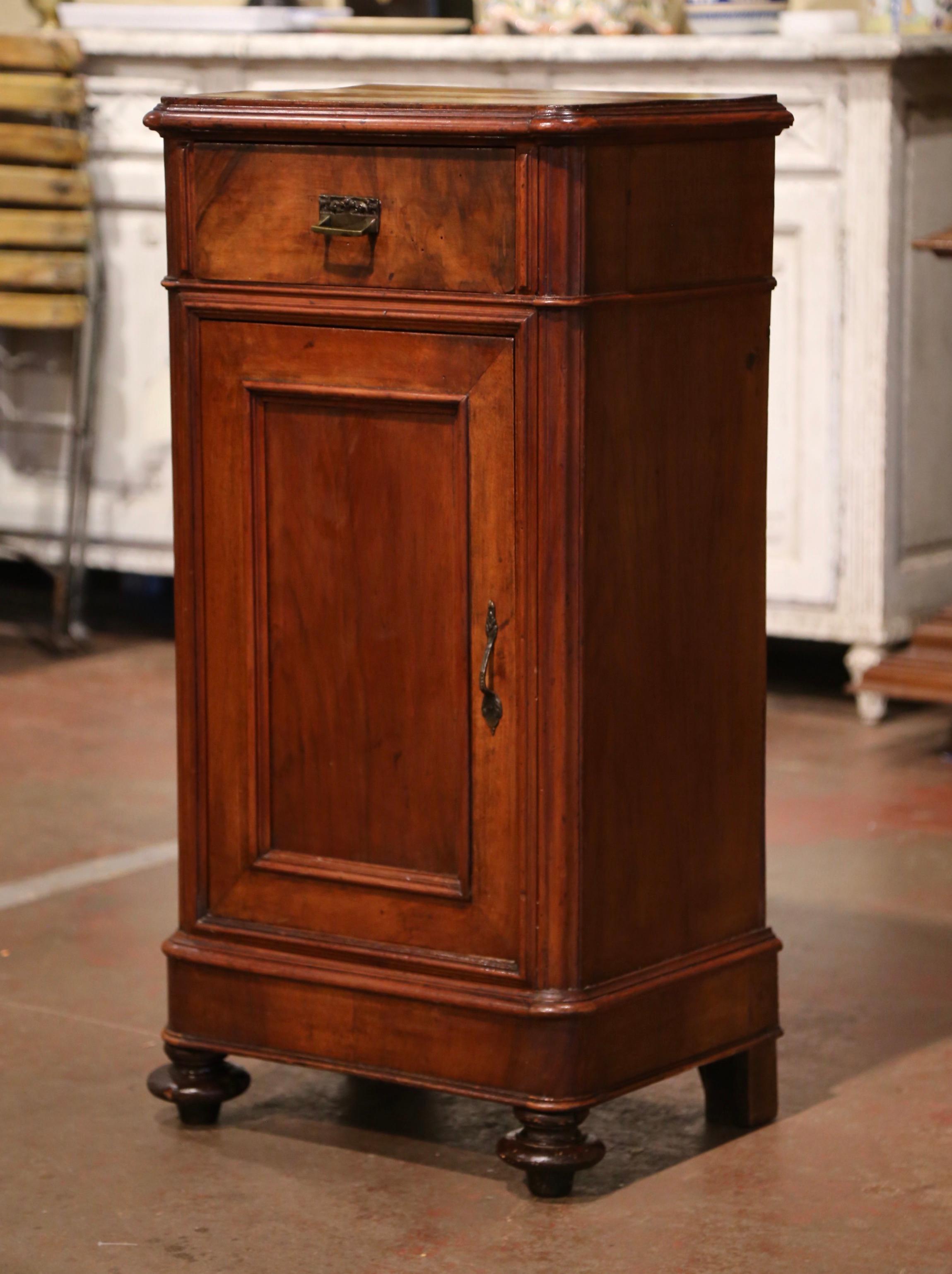 19th Century French Louis Philippe Carved Walnut Bedside Table Cabinet In Excellent Condition In Dallas, TX