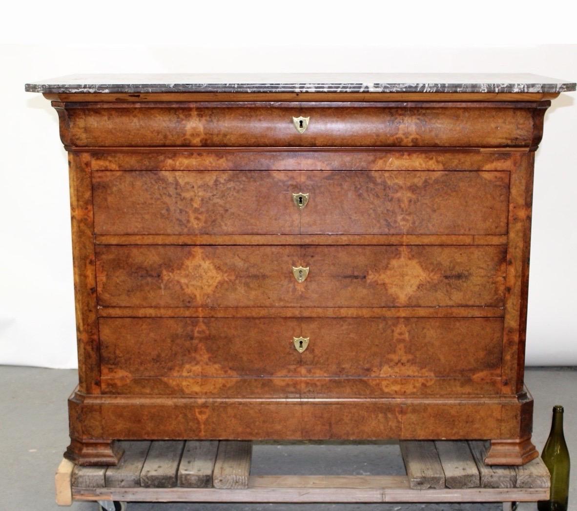 19th-Century French Louis Philippe Commode in Walnut with Marble Top For Sale 1