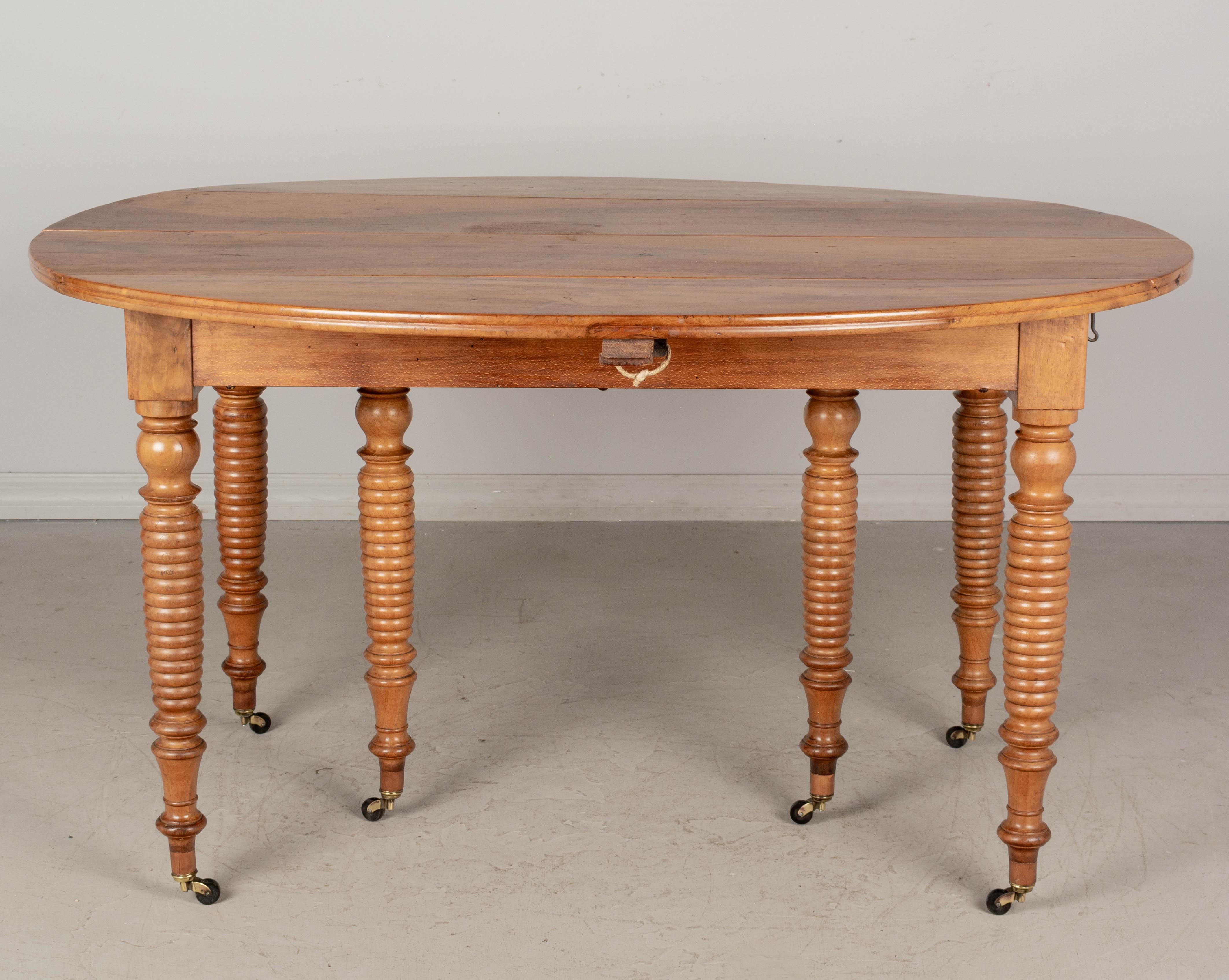 19th Century French Louis Philippe Extension Dining Table In Good Condition For Sale In Winter Park, FL