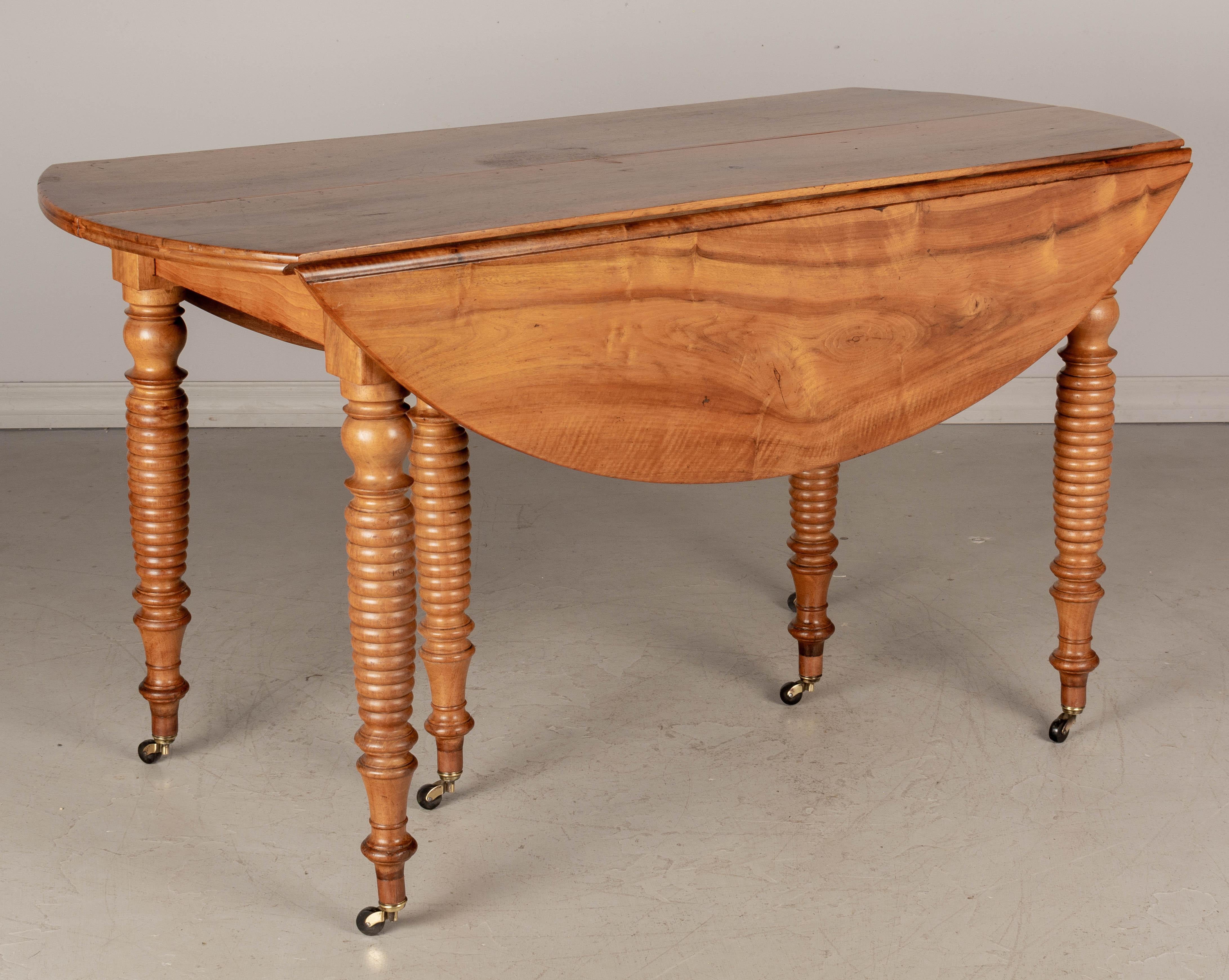 19th Century French Louis Philippe Extension Dining Table For Sale 1