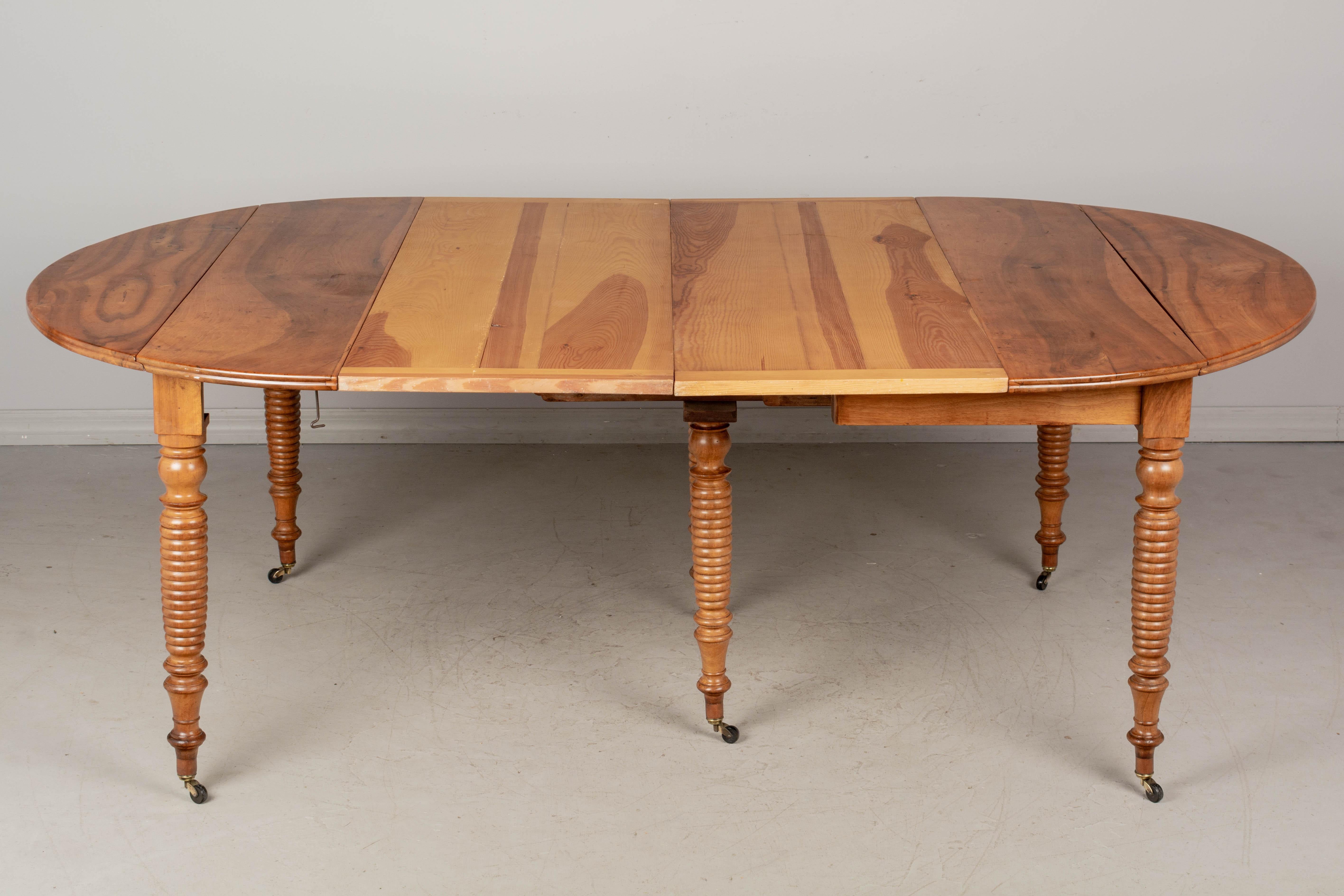 19th Century French Louis Philippe Extension Dining Table For Sale 5