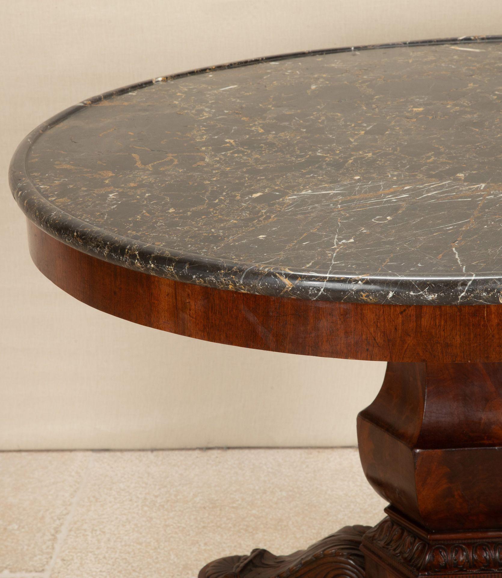 19th Century French Louis Philippe Flame Mahogany Gueridon For Sale 4