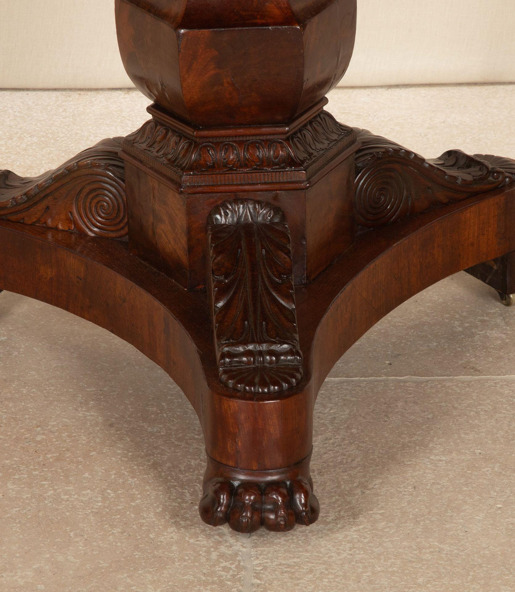 19th Century French Louis Philippe Flame Mahogany Gueridon For Sale 5