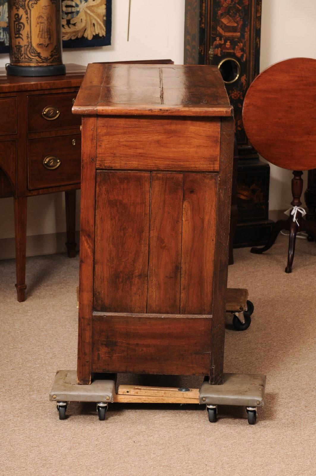 Buffet en bois fruitier Louis Philippe du 19e siècle en vente 4