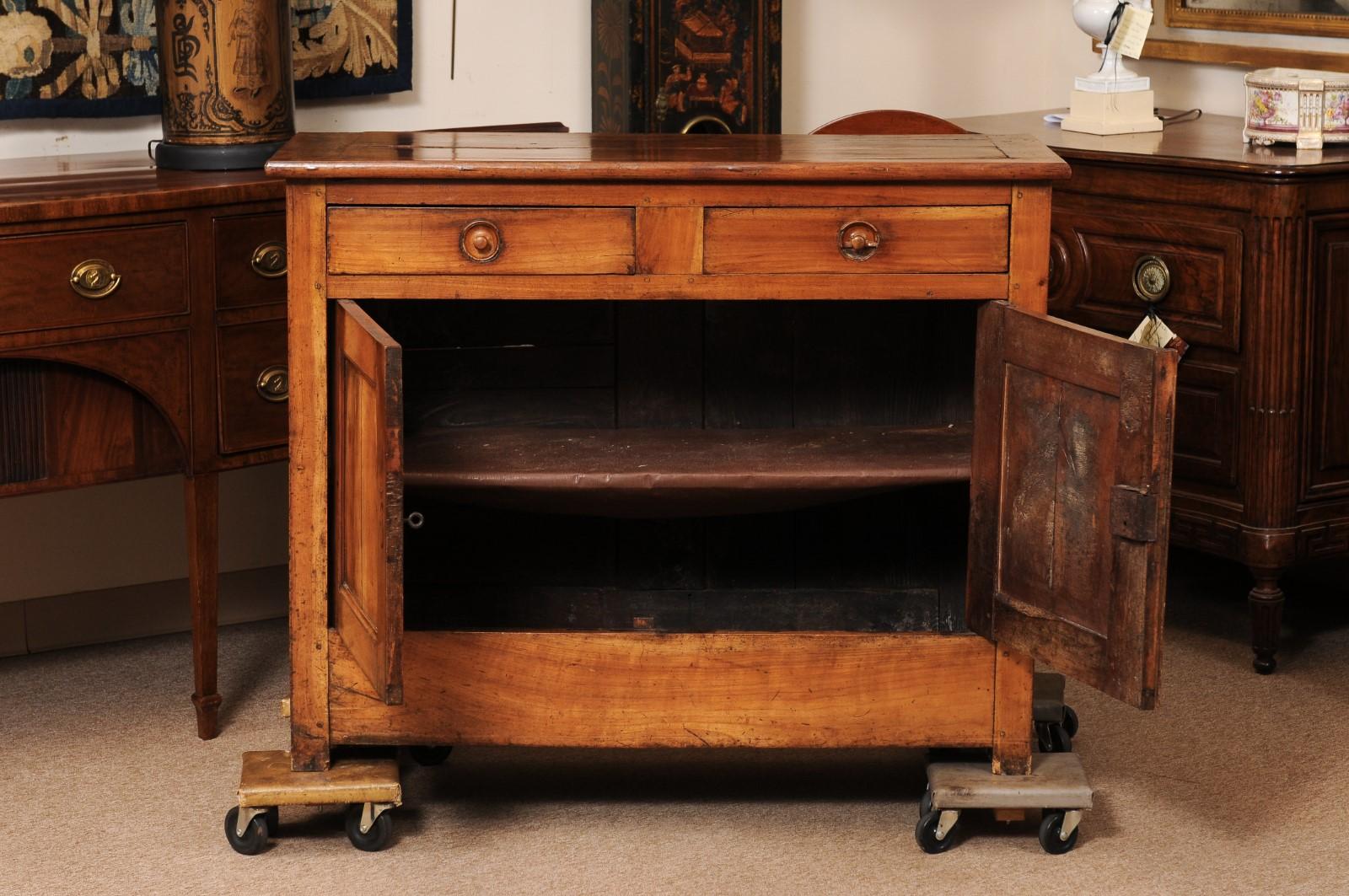 Buffet en bois fruitier Louis Philippe du 19e siècle en vente 7