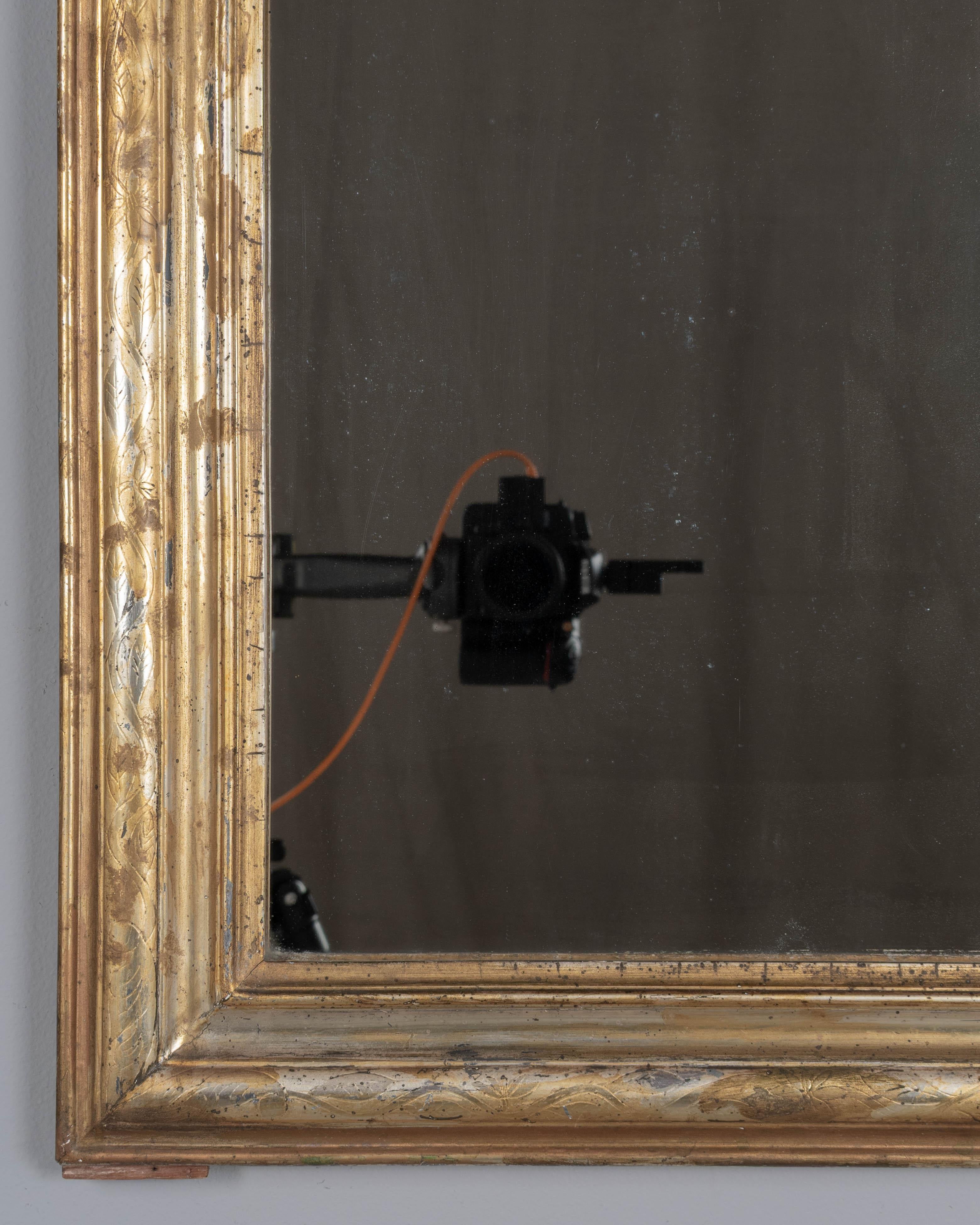 Miroir doré Louis Philippe du 19ème siècle 20.5 