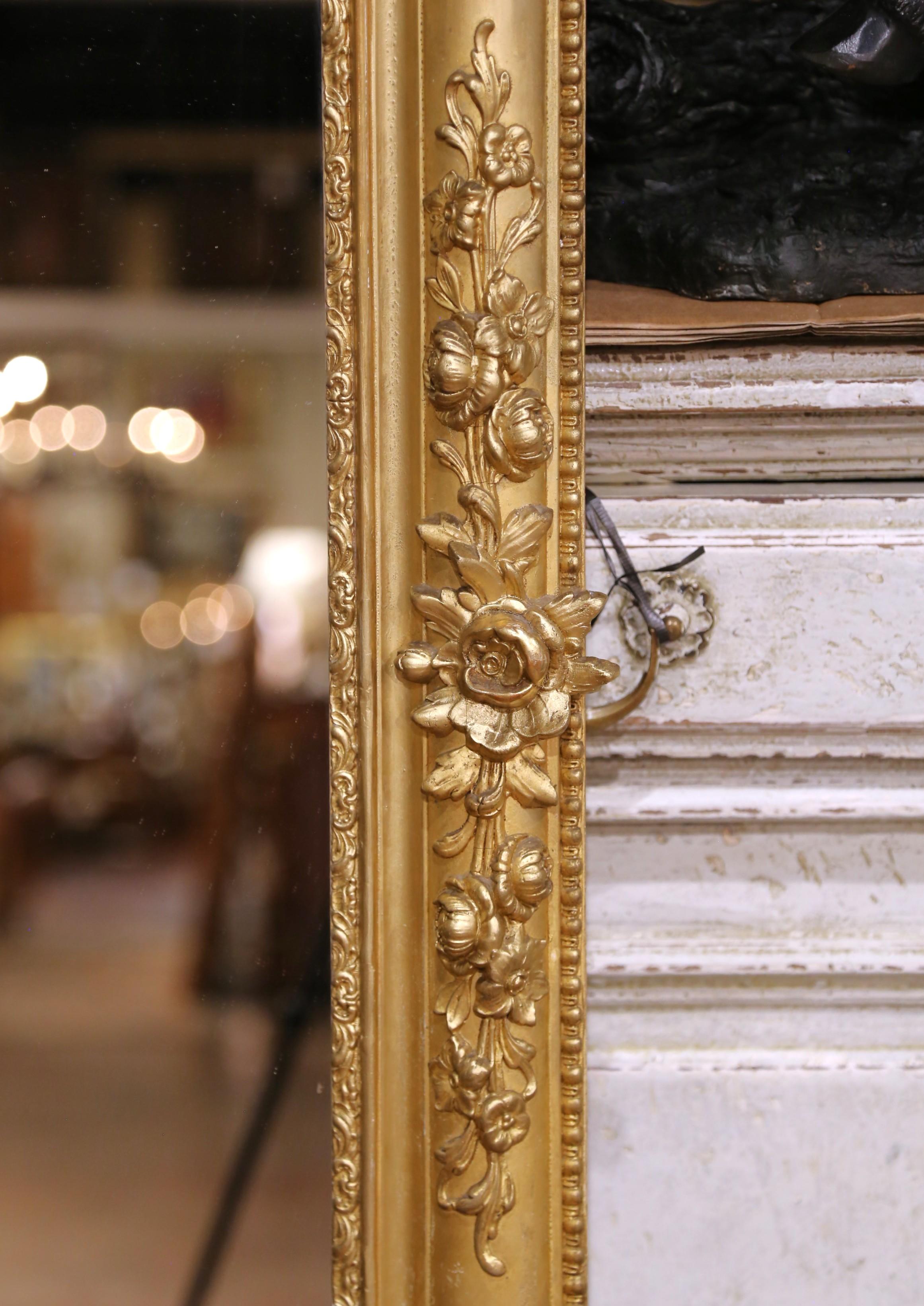 19. Jahrhundert Französisch Louis Philippe Giltwood Kaminsims Spiegel mit floralen Schnitzereien im Zustand „Hervorragend“ im Angebot in Dallas, TX