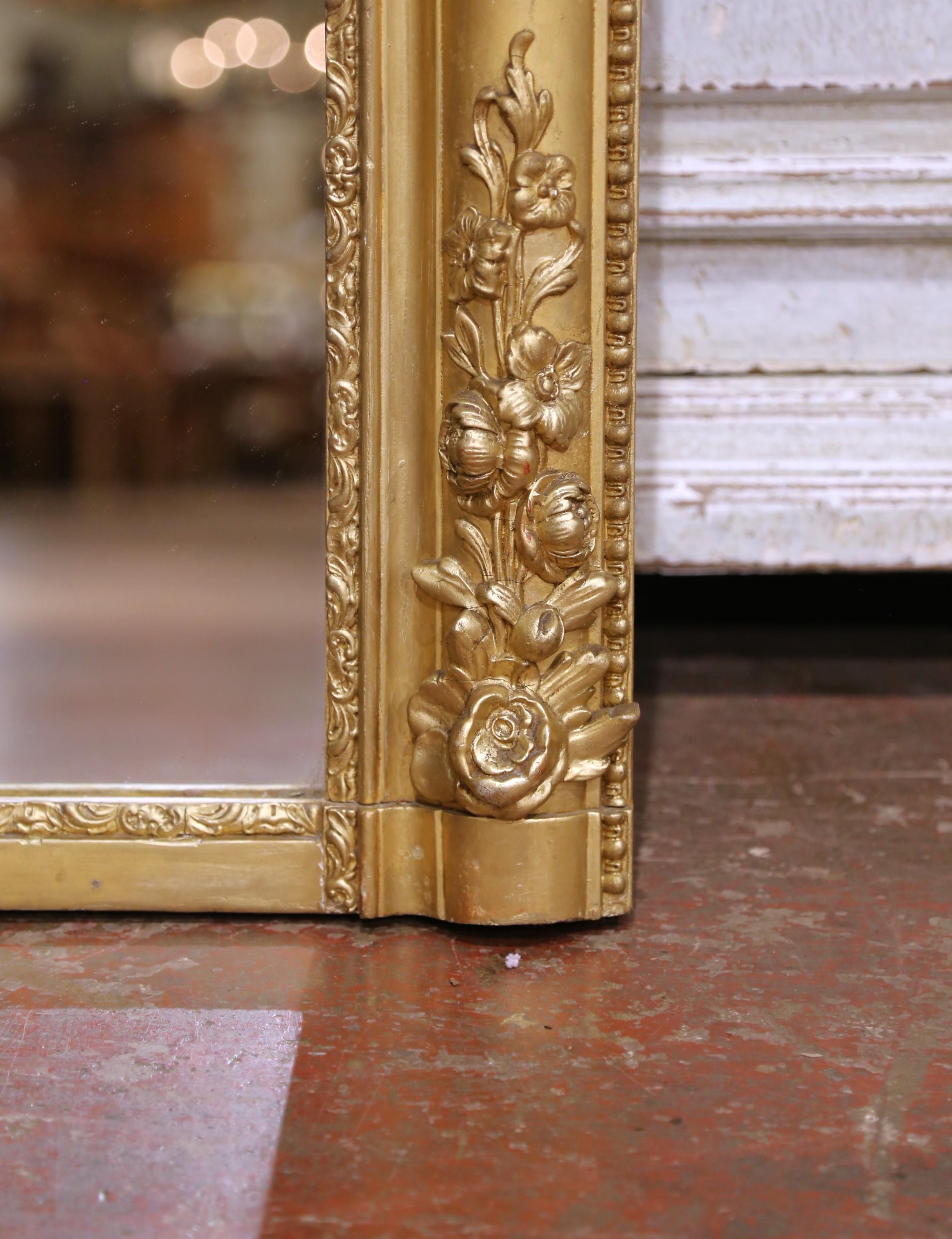 19. Jahrhundert Französisch Louis Philippe Giltwood Kaminsims Spiegel mit floralen Schnitzereien im Angebot 1