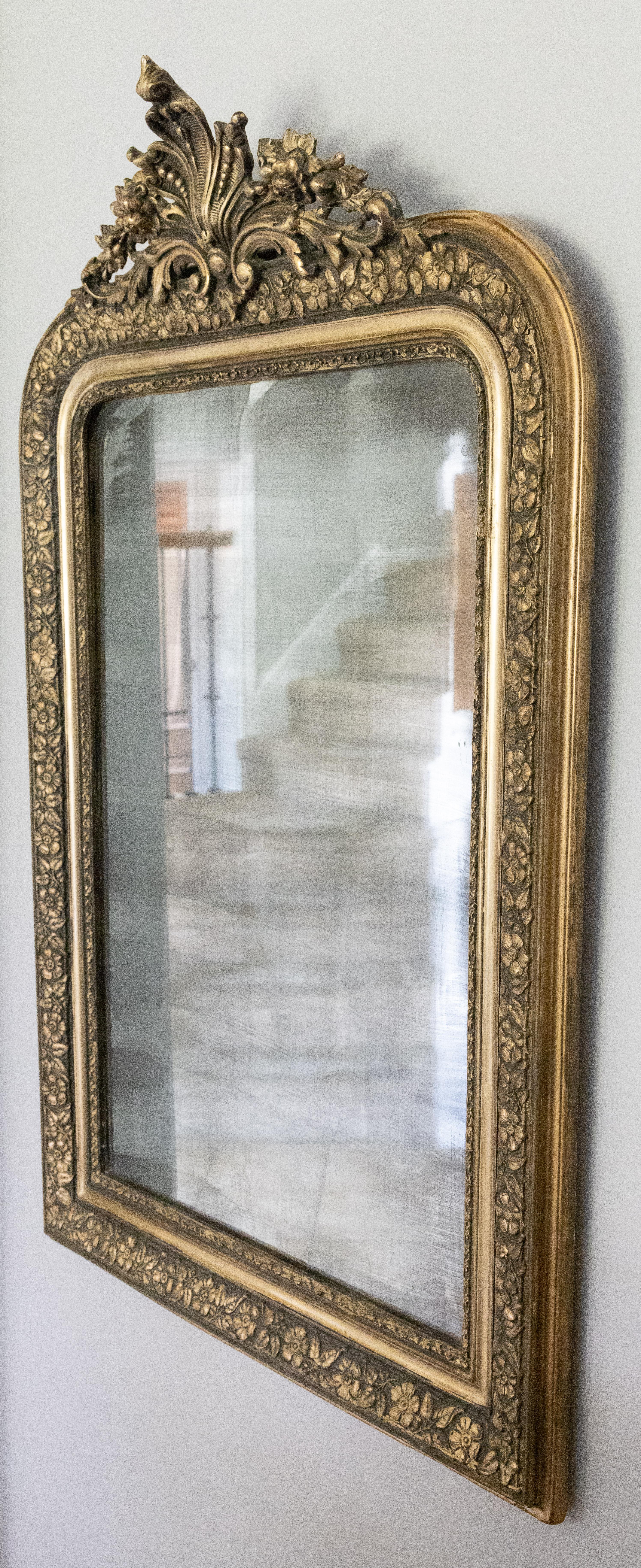 19th Century French Louis Philippe Giltwood Mirror with Crest In Good Condition For Sale In Pearland, TX