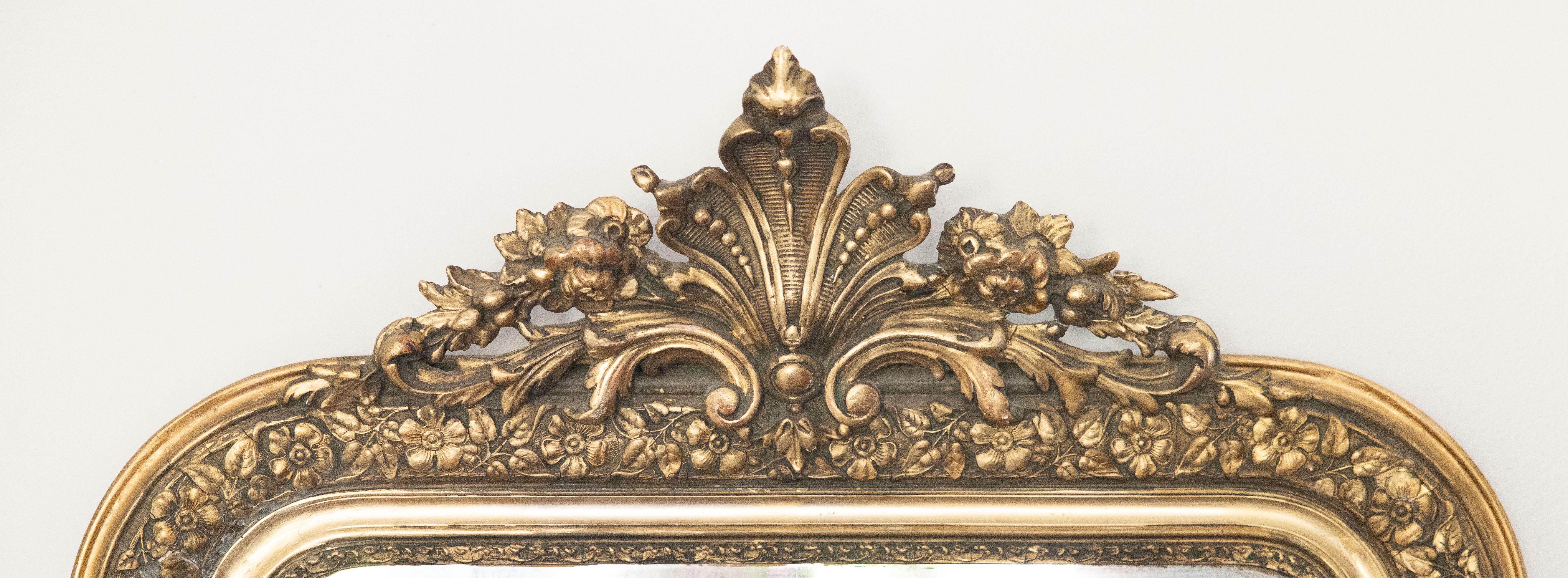 Louis-Philippe Miroir français du 19ème siècle en bois doré Louis Philippe avec crête en vente