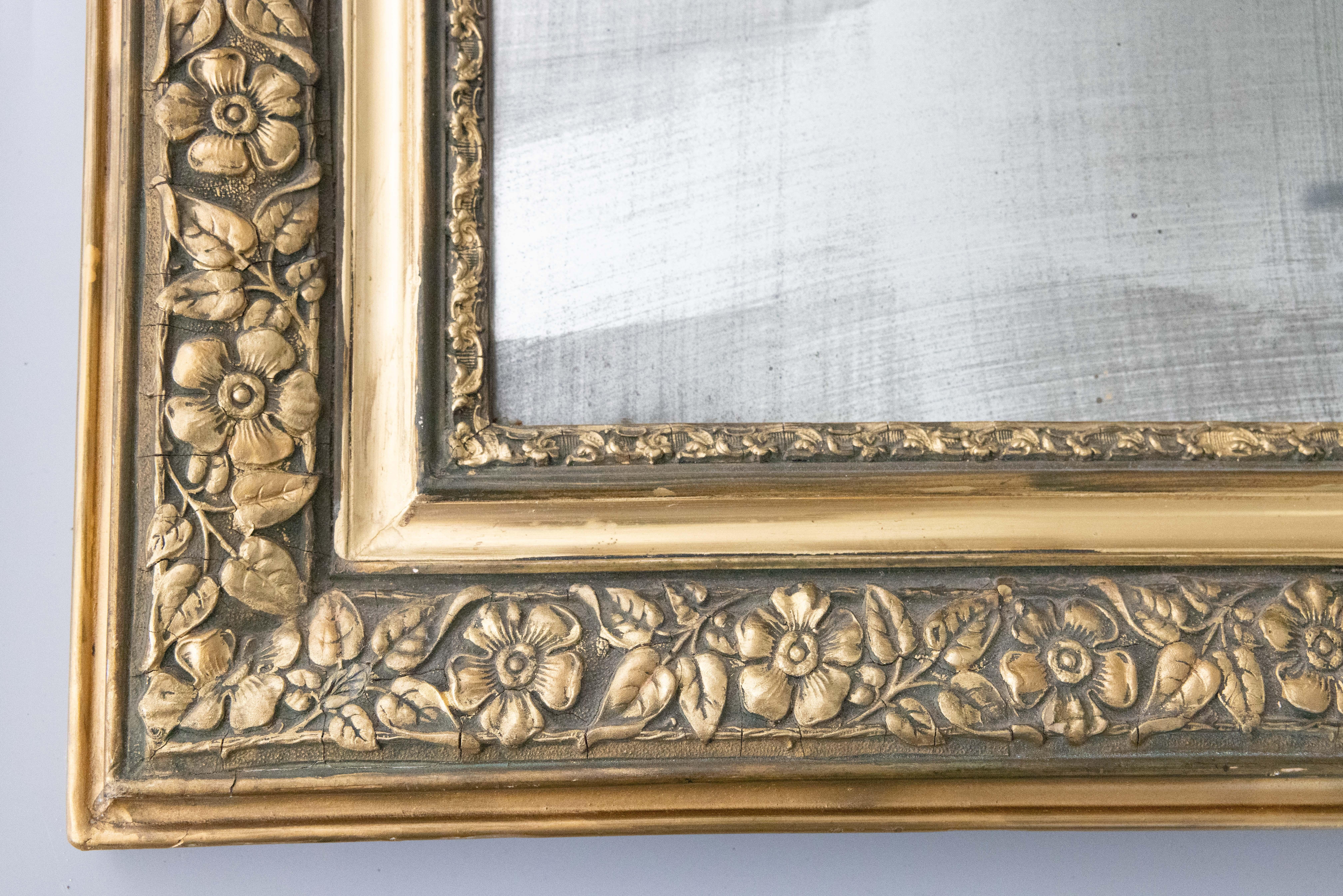 Miroir français du 19ème siècle en bois doré Louis Philippe avec crête Bon état - En vente à Pearland, TX