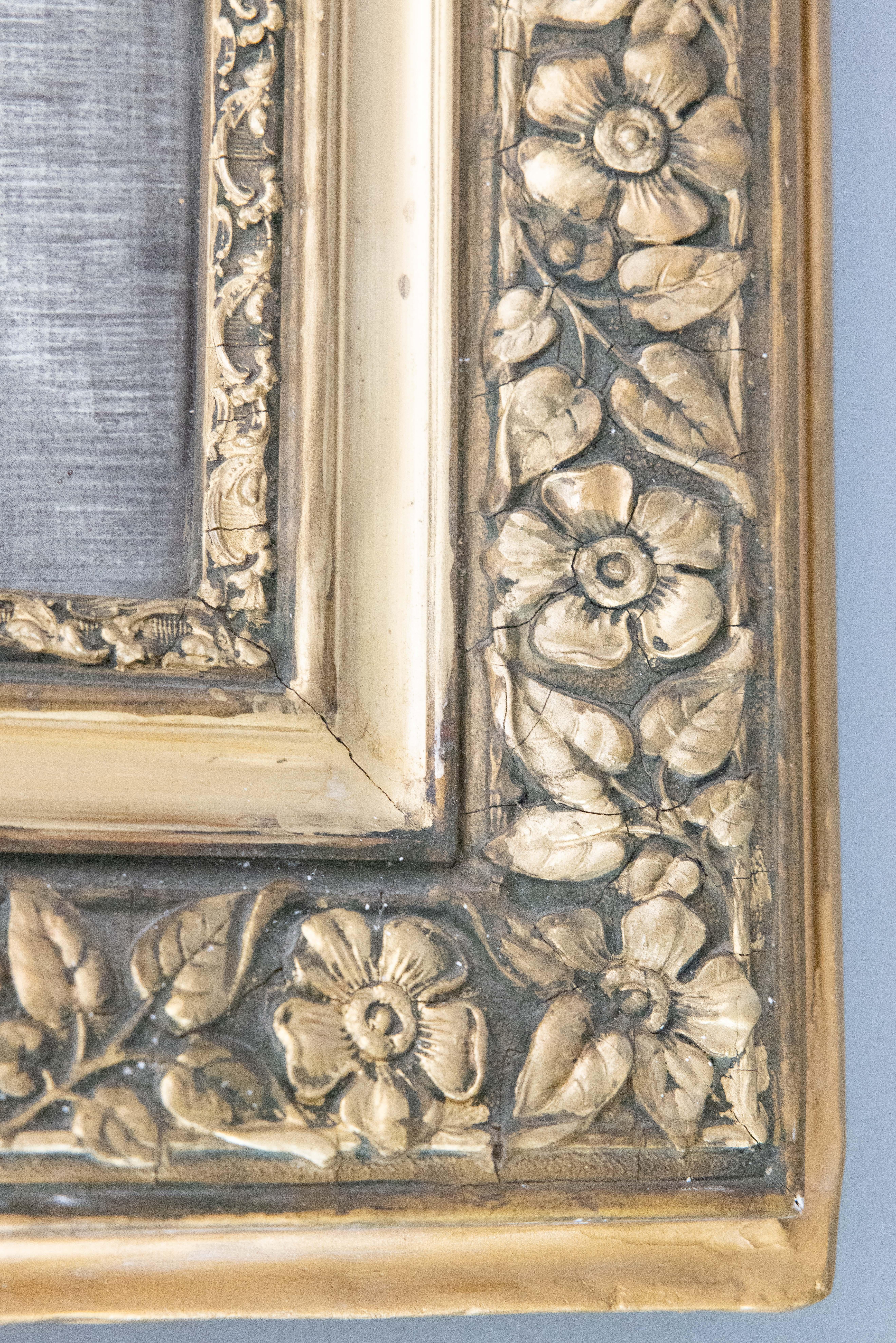 XIXe siècle Miroir français du 19ème siècle en bois doré Louis Philippe avec crête en vente