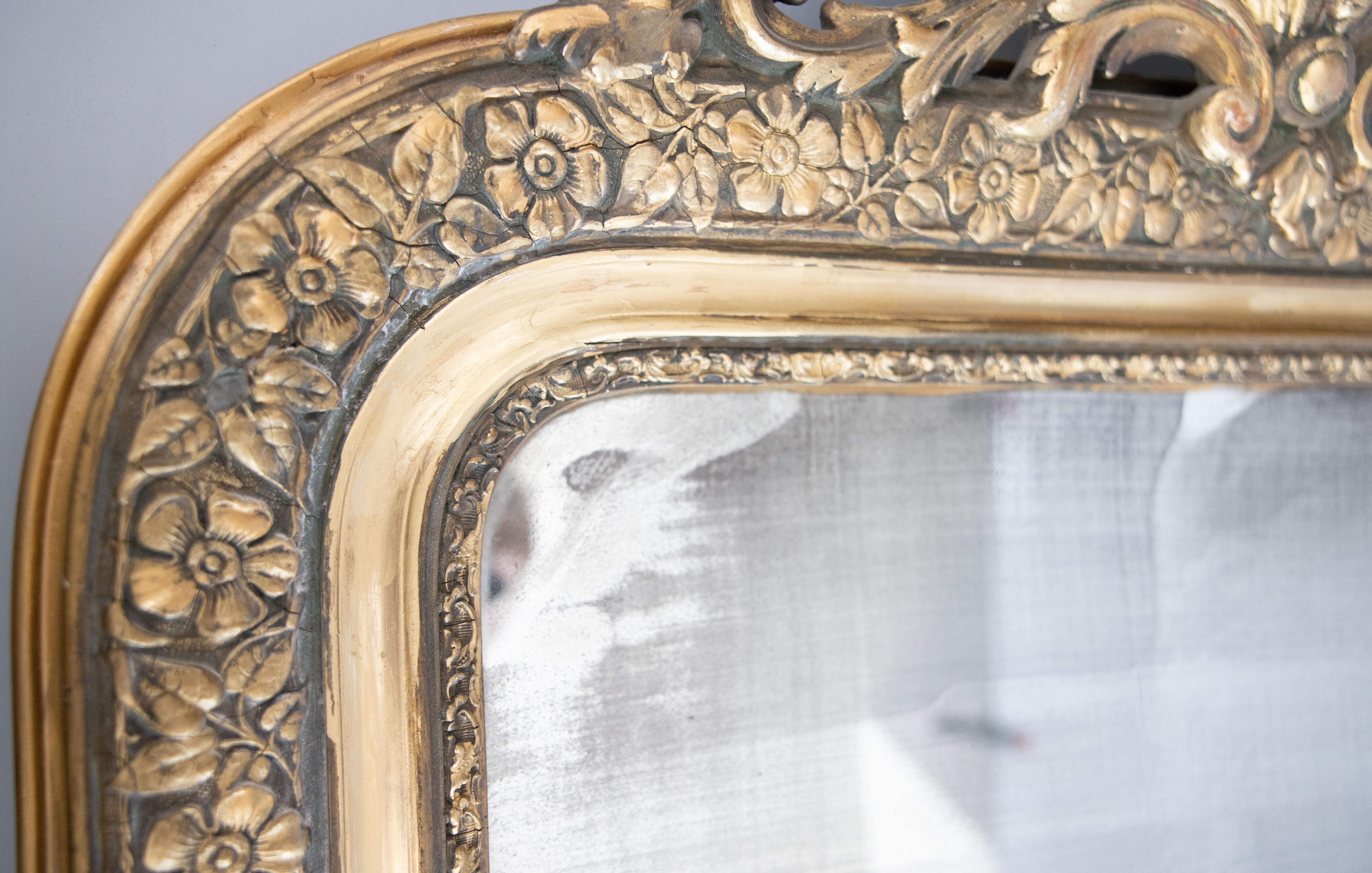 Miroir français du 19ème siècle en bois doré Louis Philippe avec crête en vente 1