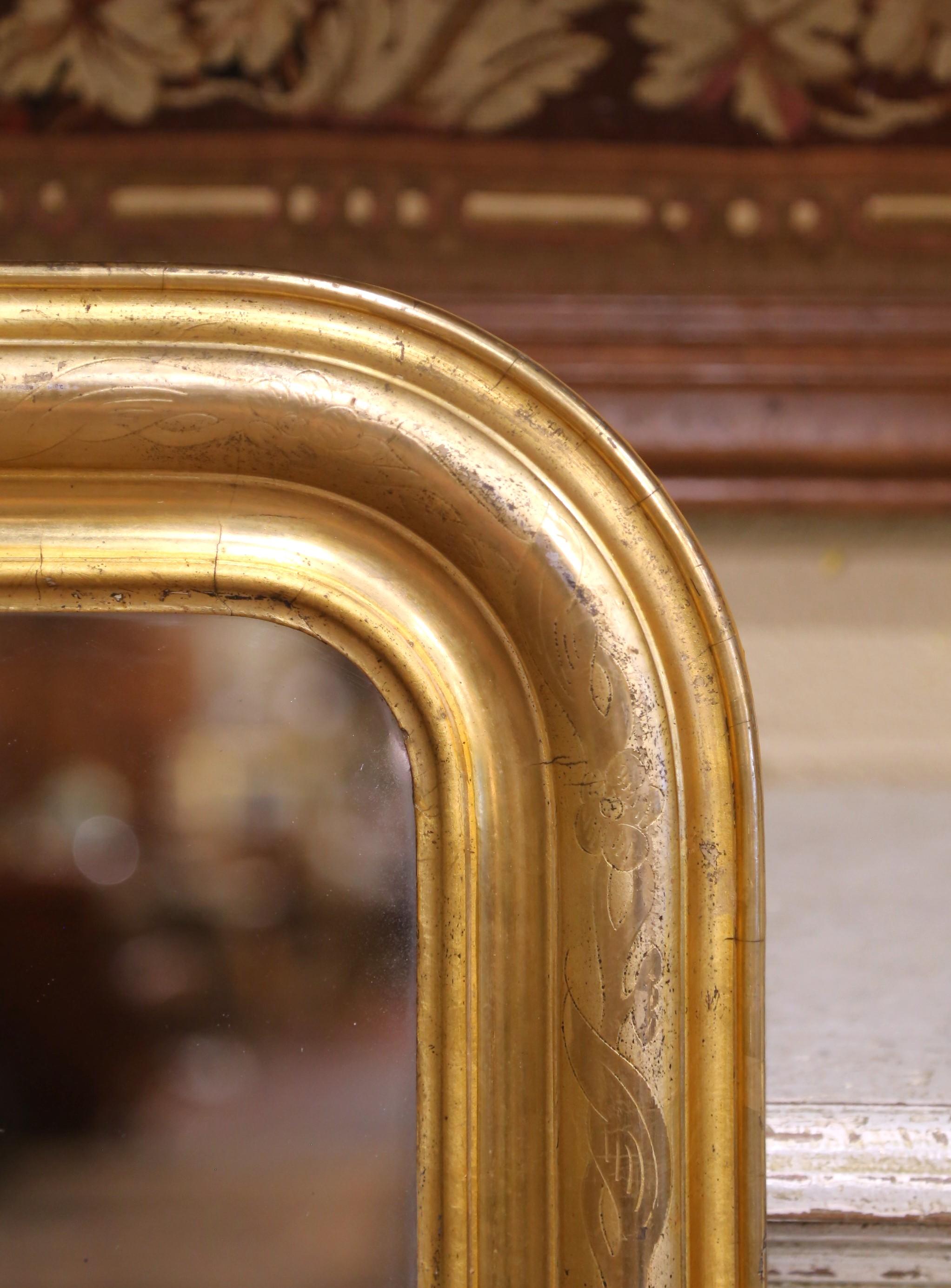 Luigi Filippo Specchio in legno dorato francese del XIX secolo di Louis Philippe con decorazioni floreali incise in vendita