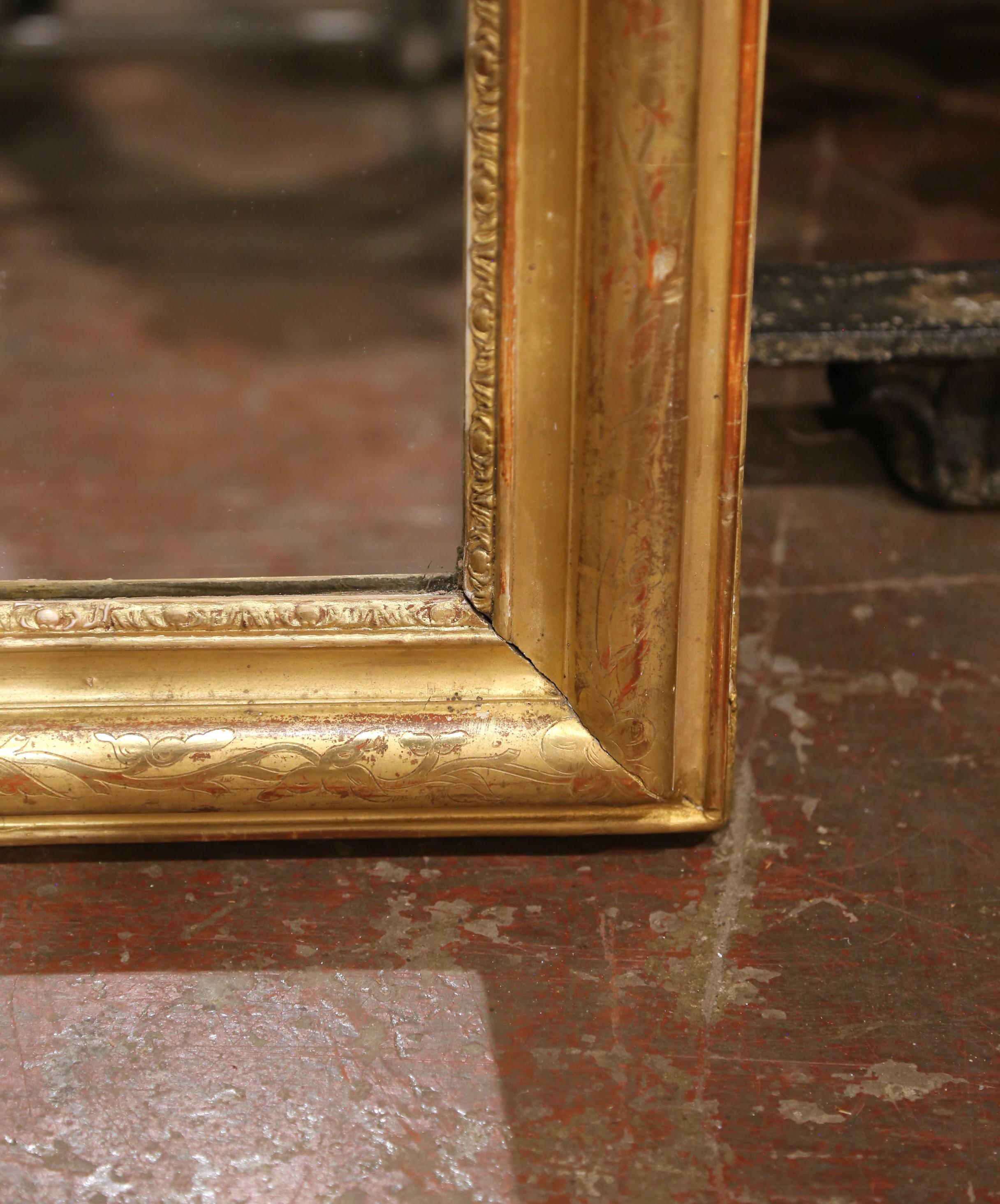 Französischer Louis-Philippe-Spiegel aus vergoldetem Holz mit graviertem Blumendekor aus dem 19. Jahrhundert (Mercury-Glas) im Angebot