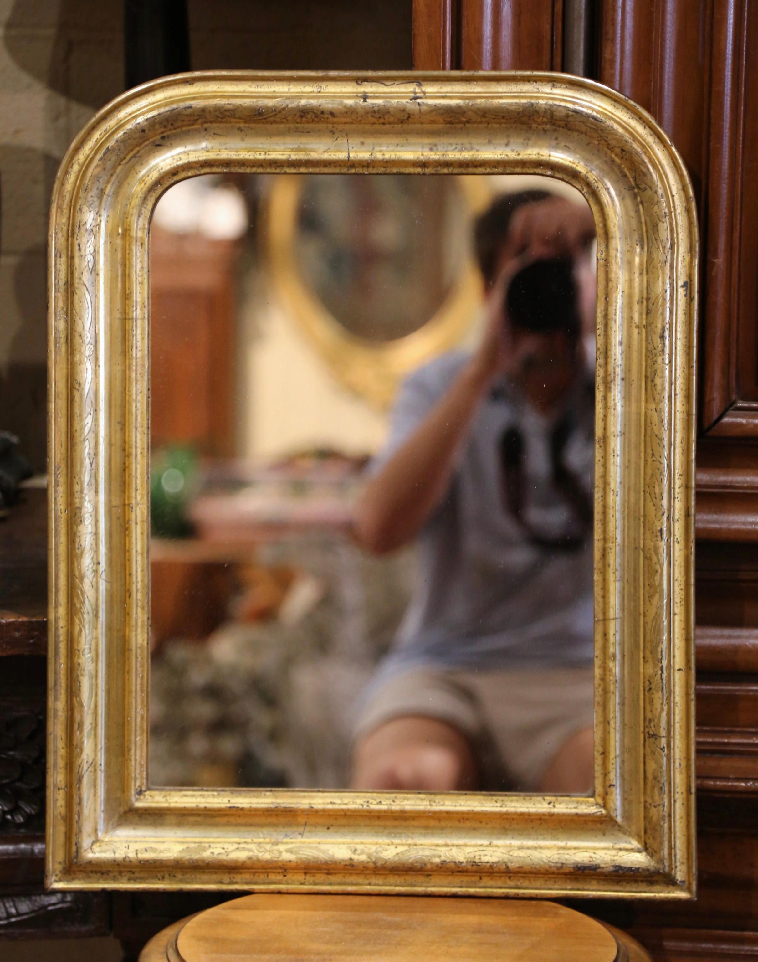 19th Century French Louis Philippe Giltwood Mirror with Floral Decor In Excellent Condition For Sale In Dallas, TX