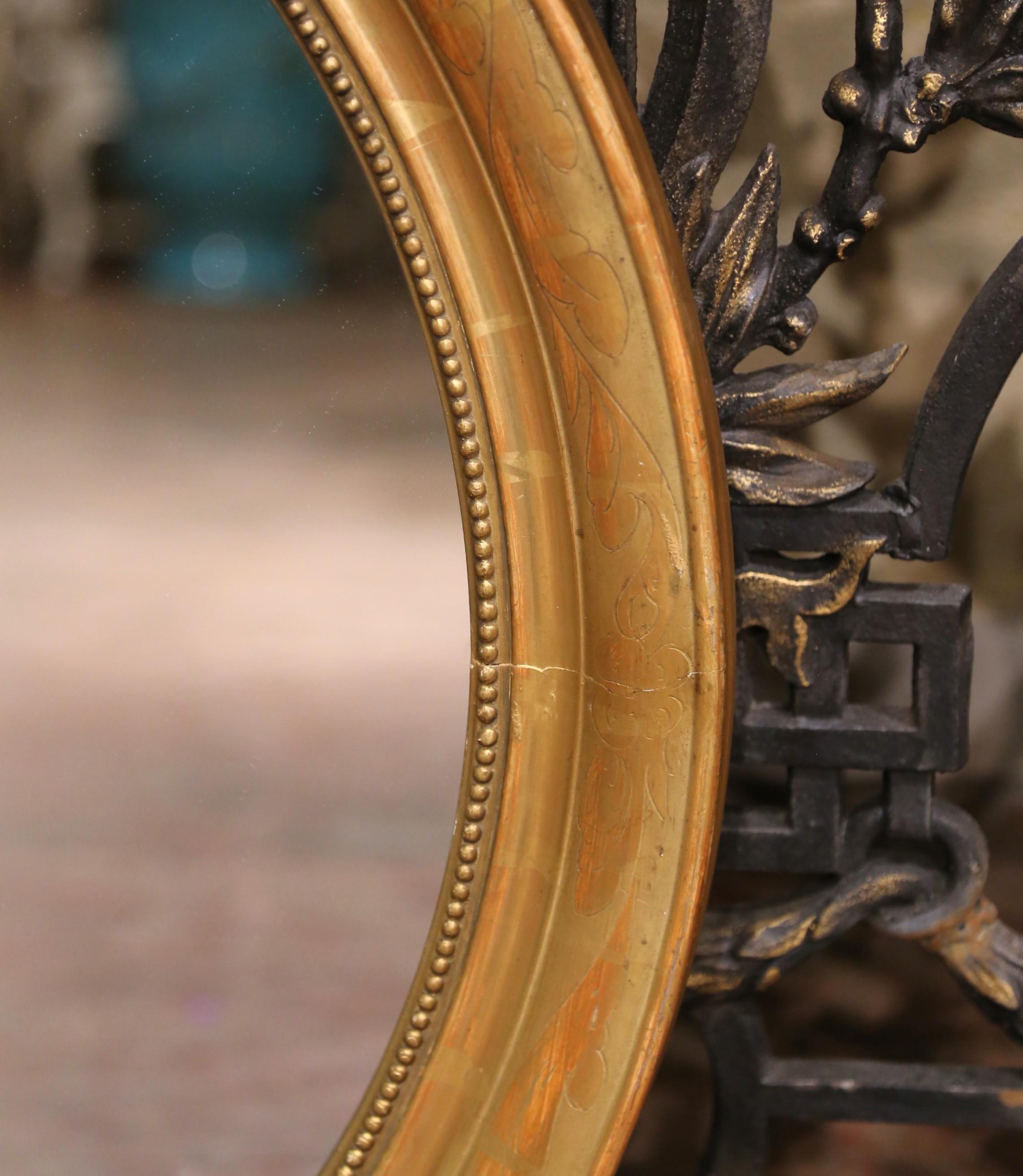 19th Century French Louis Philippe Giltwood Oval Wall Mirror with Engraved Motif In Excellent Condition For Sale In Dallas, TX