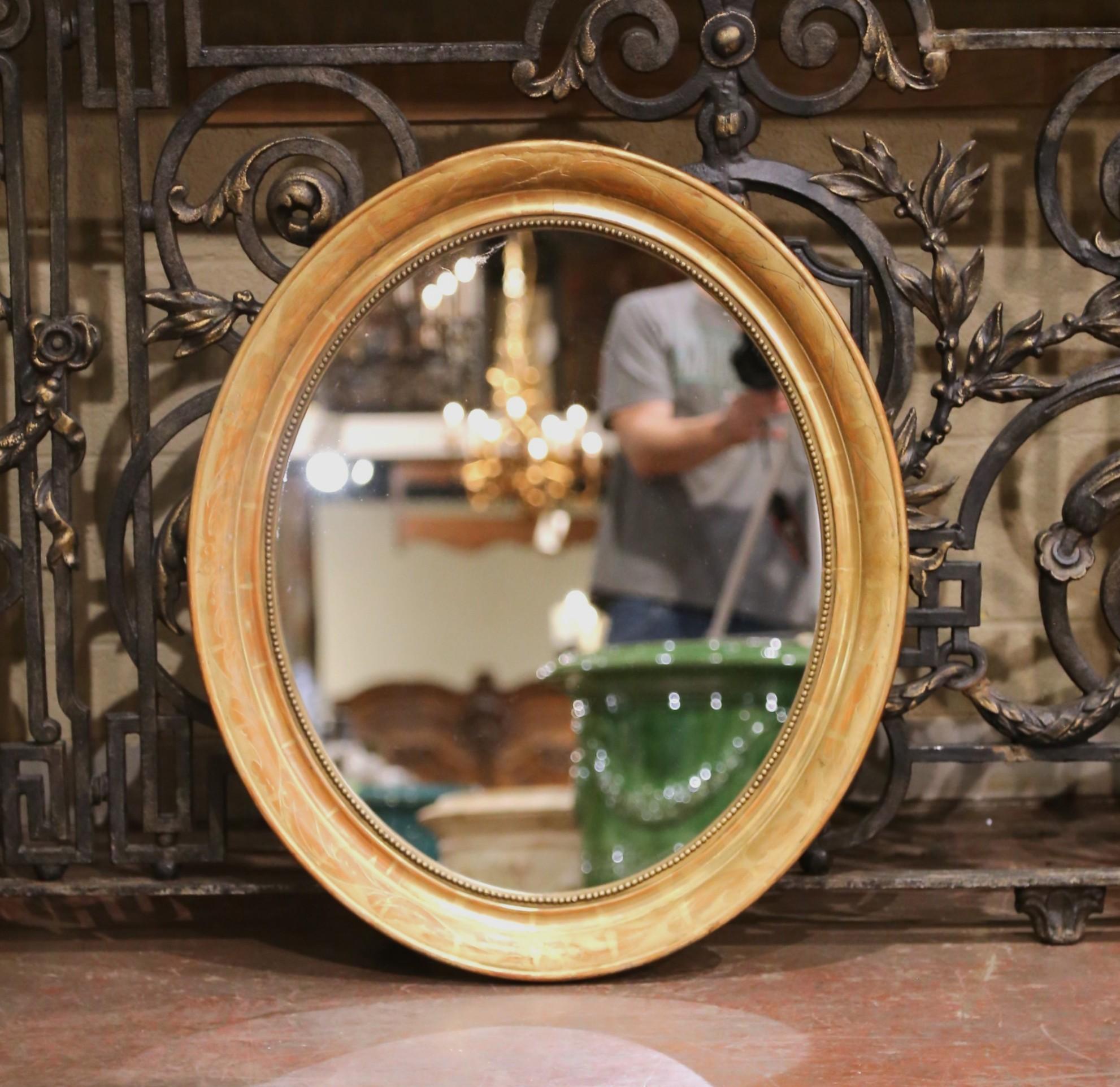19th Century French Louis Philippe Giltwood Oval Wall Mirror with Engraved Motif For Sale 1