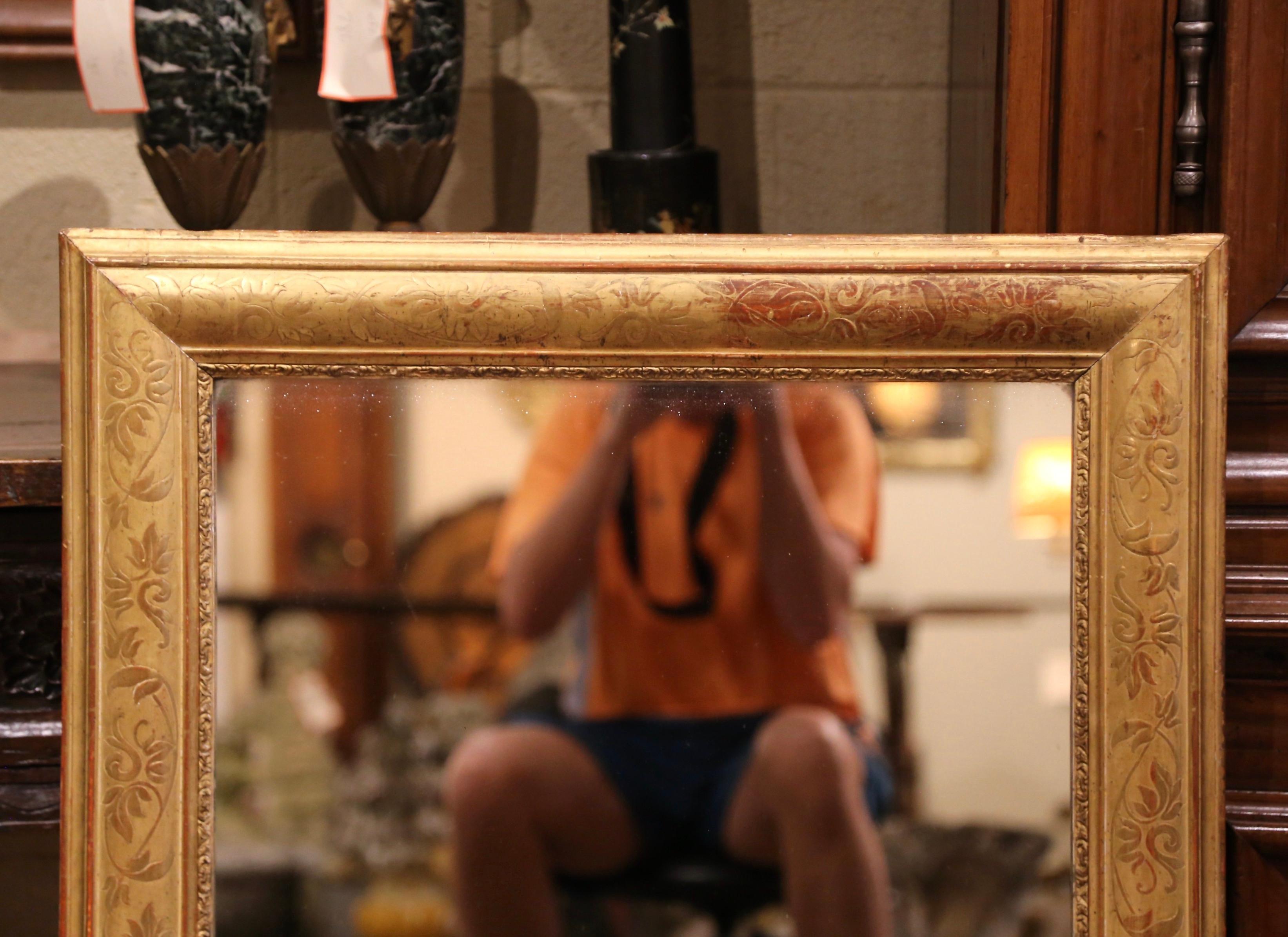19th Century French Louis Philippe Giltwood Wall Mirror with Foliage Engravings In Excellent Condition For Sale In Dallas, TX