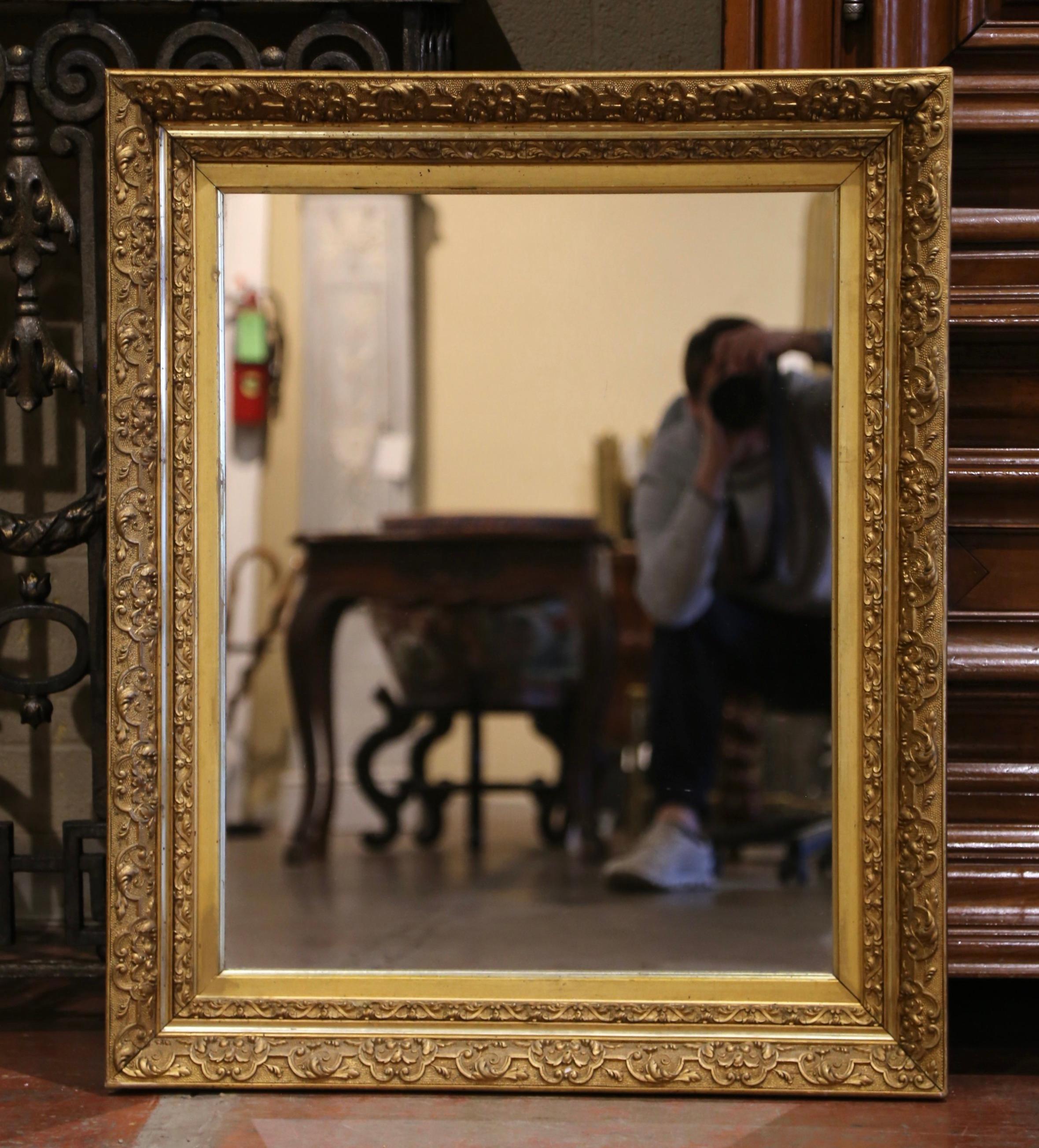 19th Century French Louis Philippe Giltwood Wall Mirror with Foliage Motifs For Sale 1